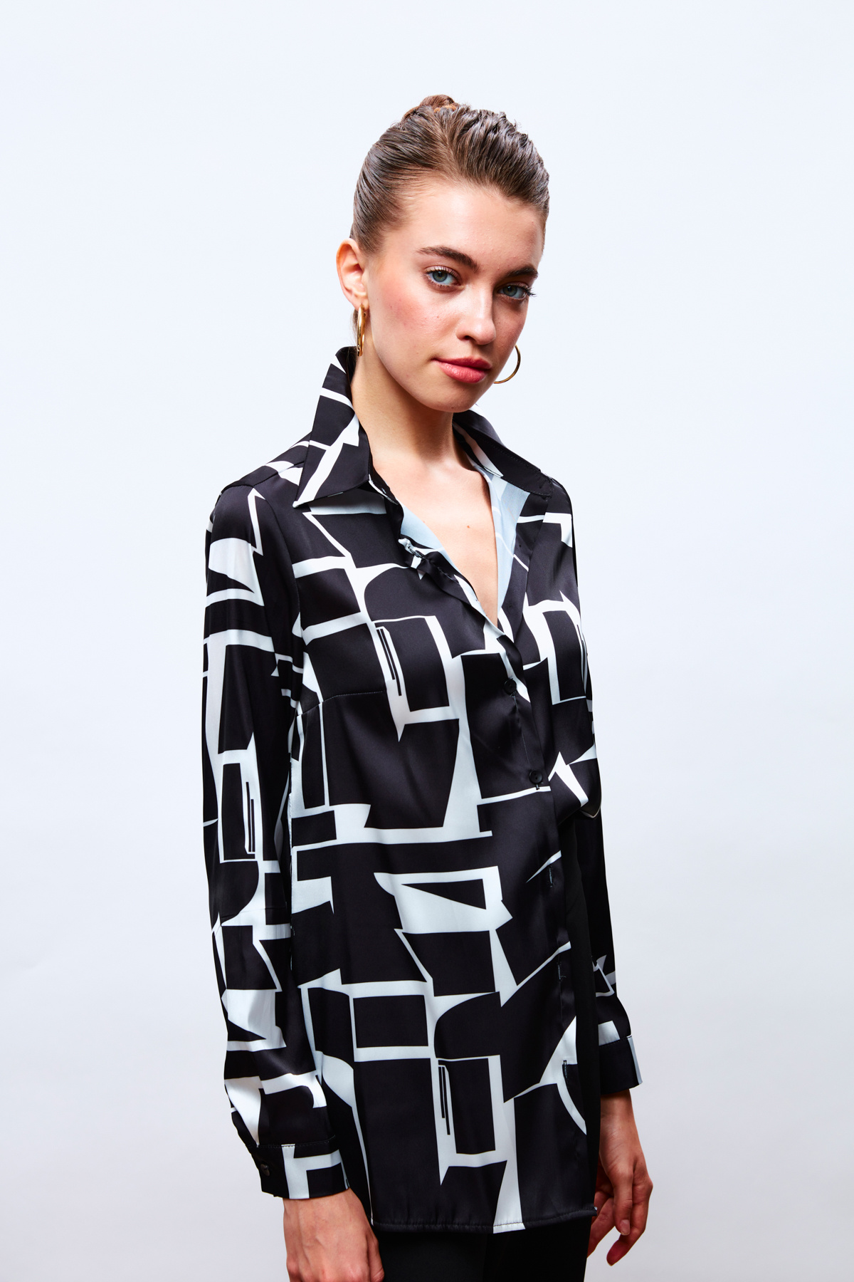 Yırtmaç Detaylı Gömlek - SİYAH