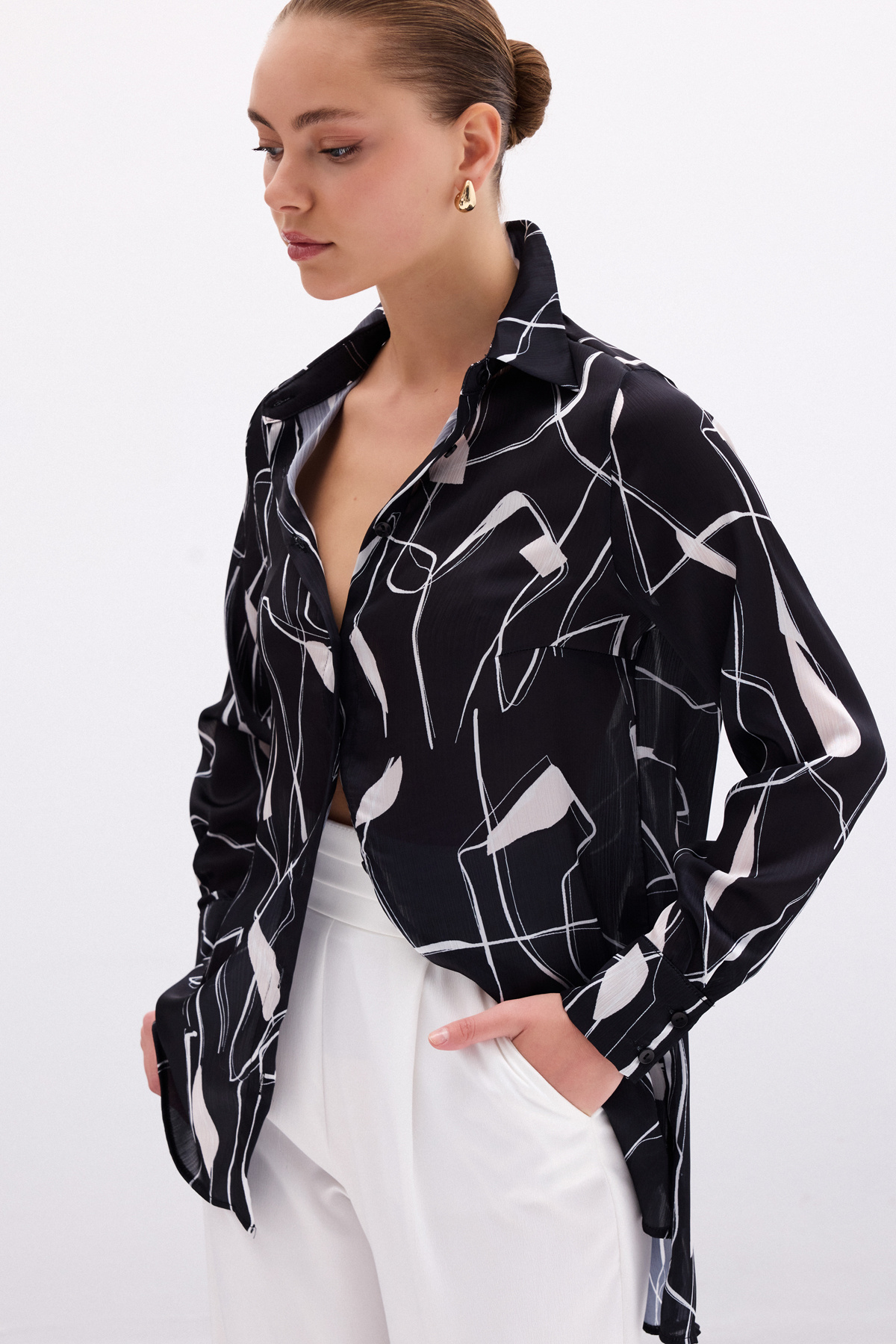 Yırtmaç Detaylı Gömlek - Siyah