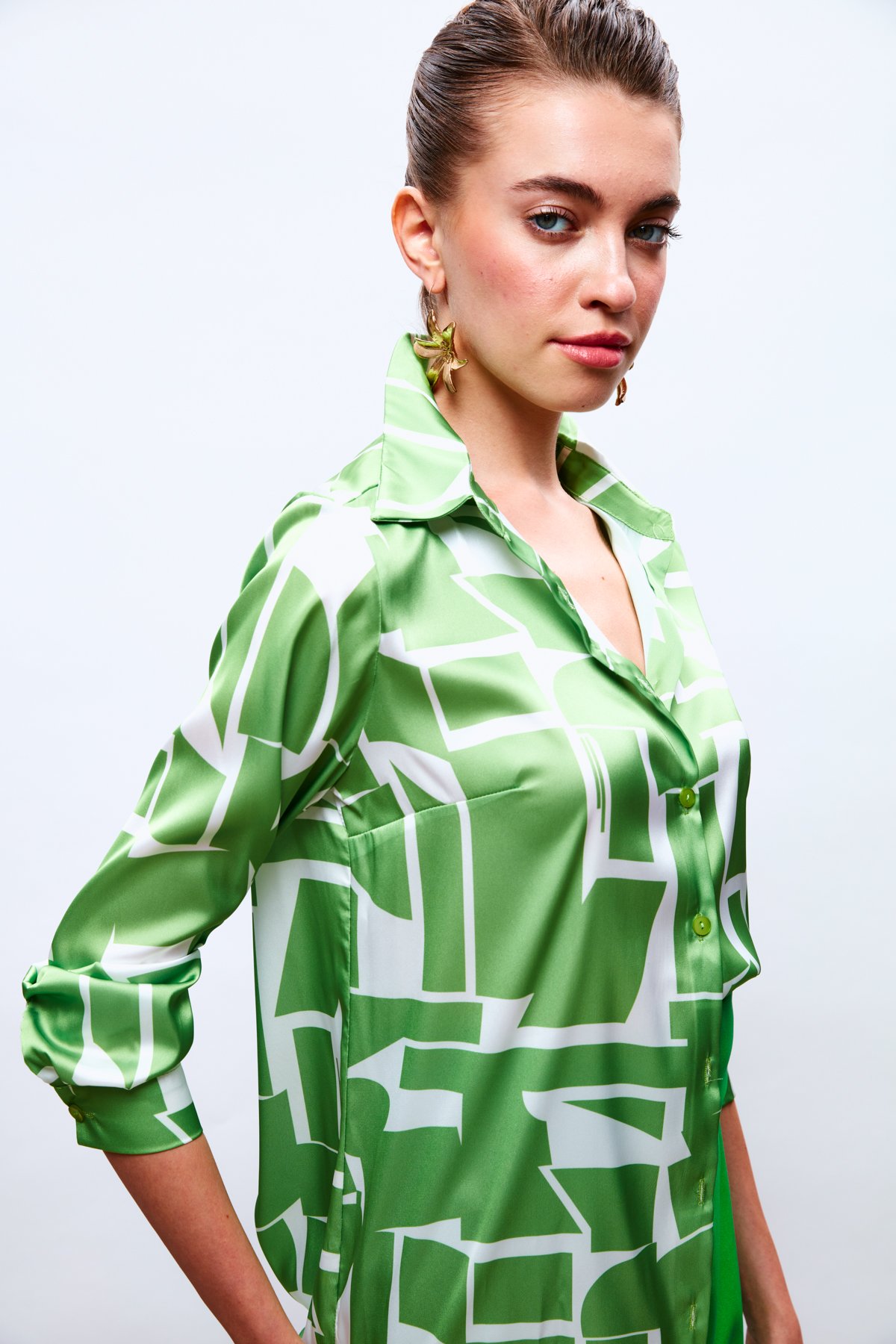 Yırtmaç Detaylı Gömlek - YAĞ YEŞİLİ