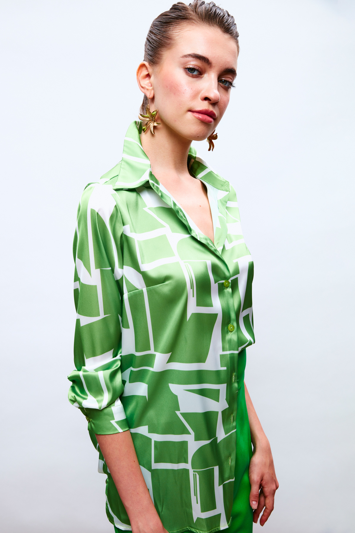 Yırtmaç Detaylı Gömlek - YAĞ YEŞİLİ