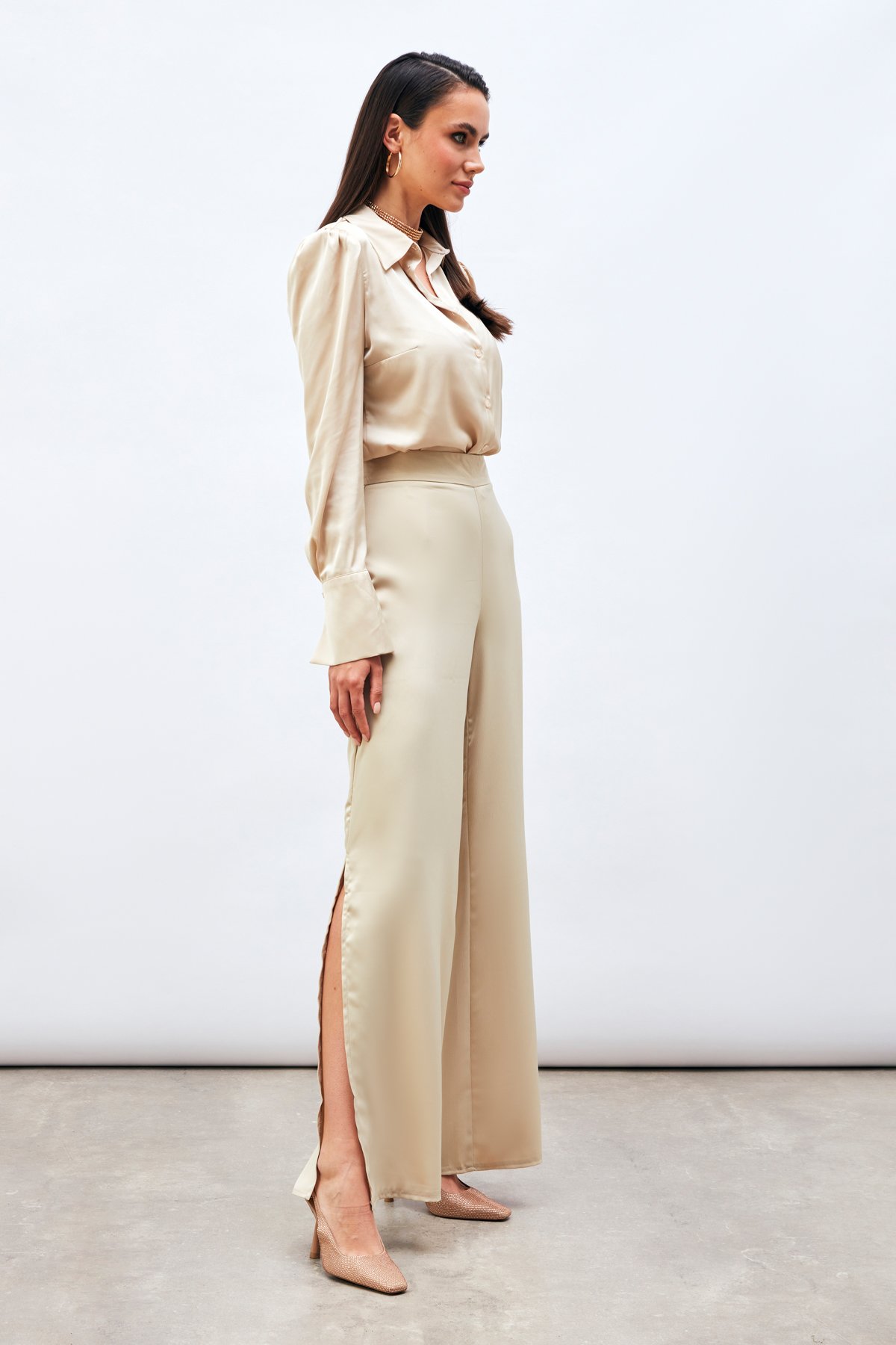 Yırtmaç Detaylı Saten Pantolon - BEJ