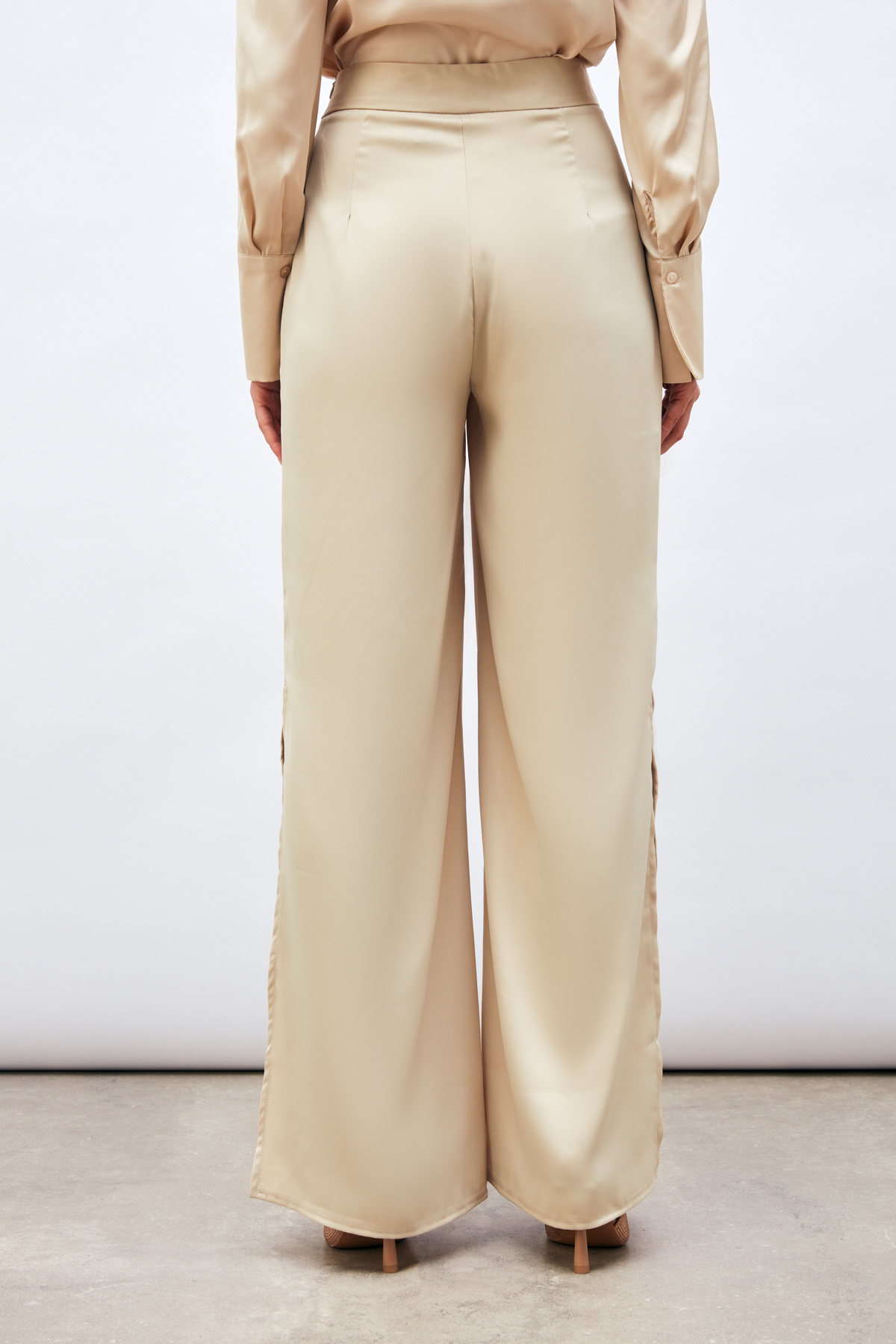 Yırtmaç Detaylı Saten Pantolon - BEJ