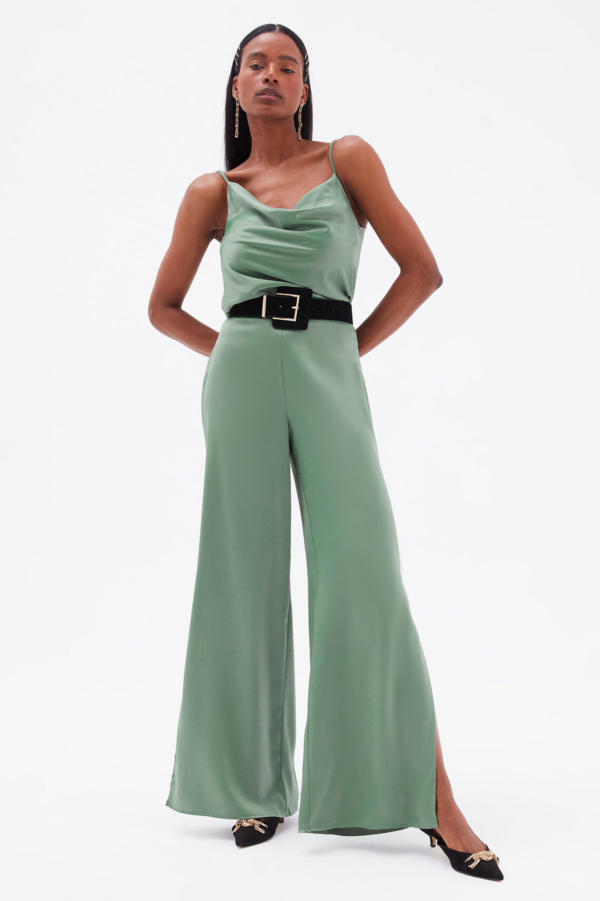 Yırtmaç Detaylı Saten Pantolon - ÇAĞLA YEŞİLİ