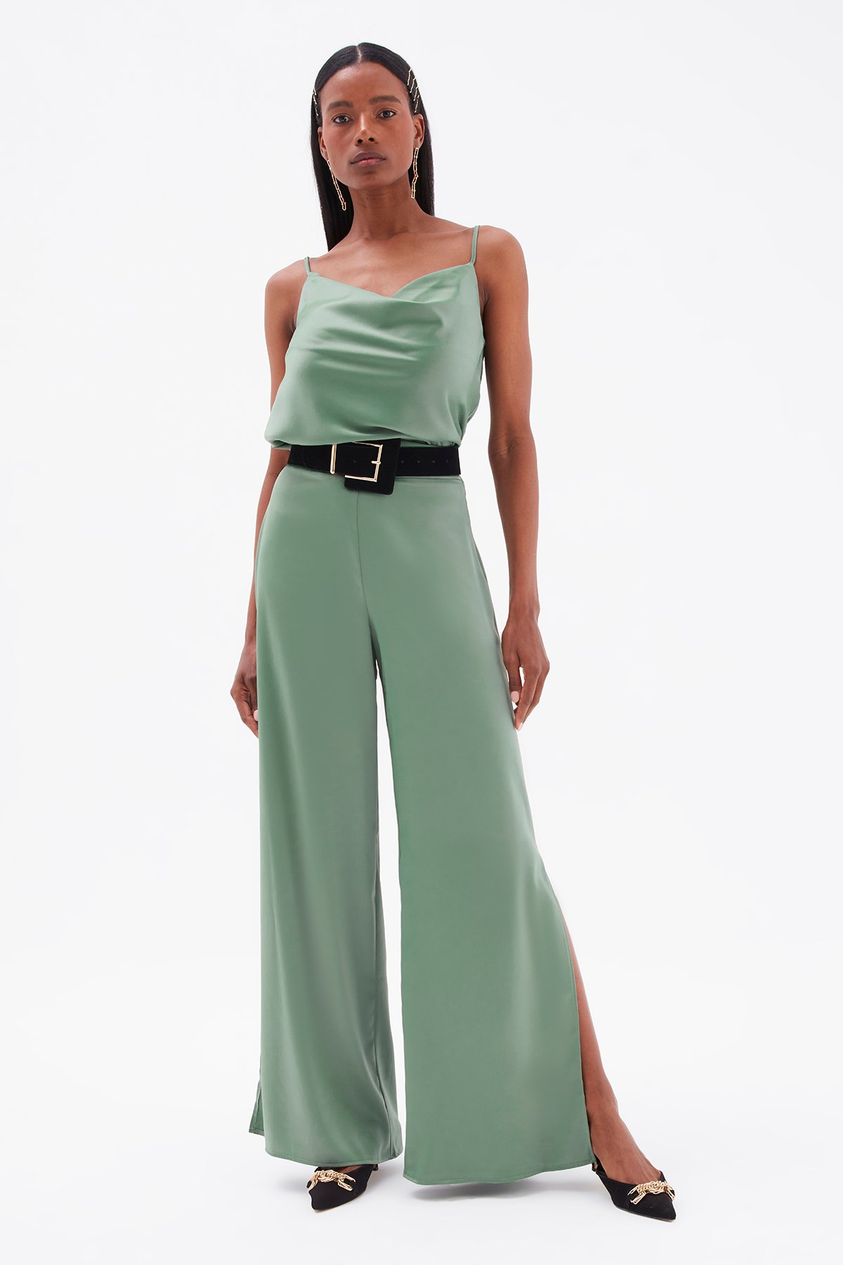 Yırtmaç Detaylı Saten Pantolon - ÇAĞLA YEŞİLİ