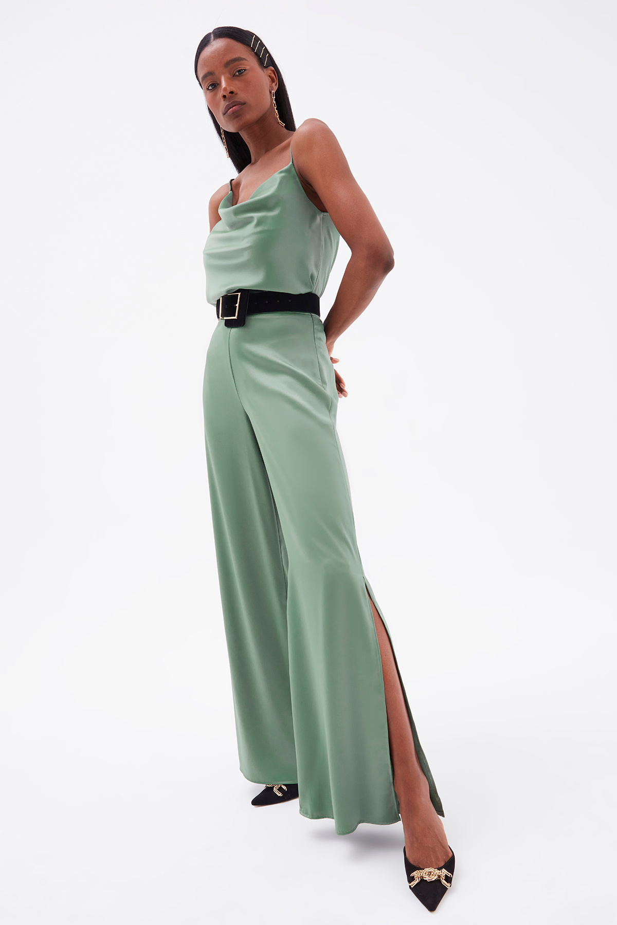 Yırtmaç Detaylı Saten Pantolon - ÇAĞLA YEŞİLİ