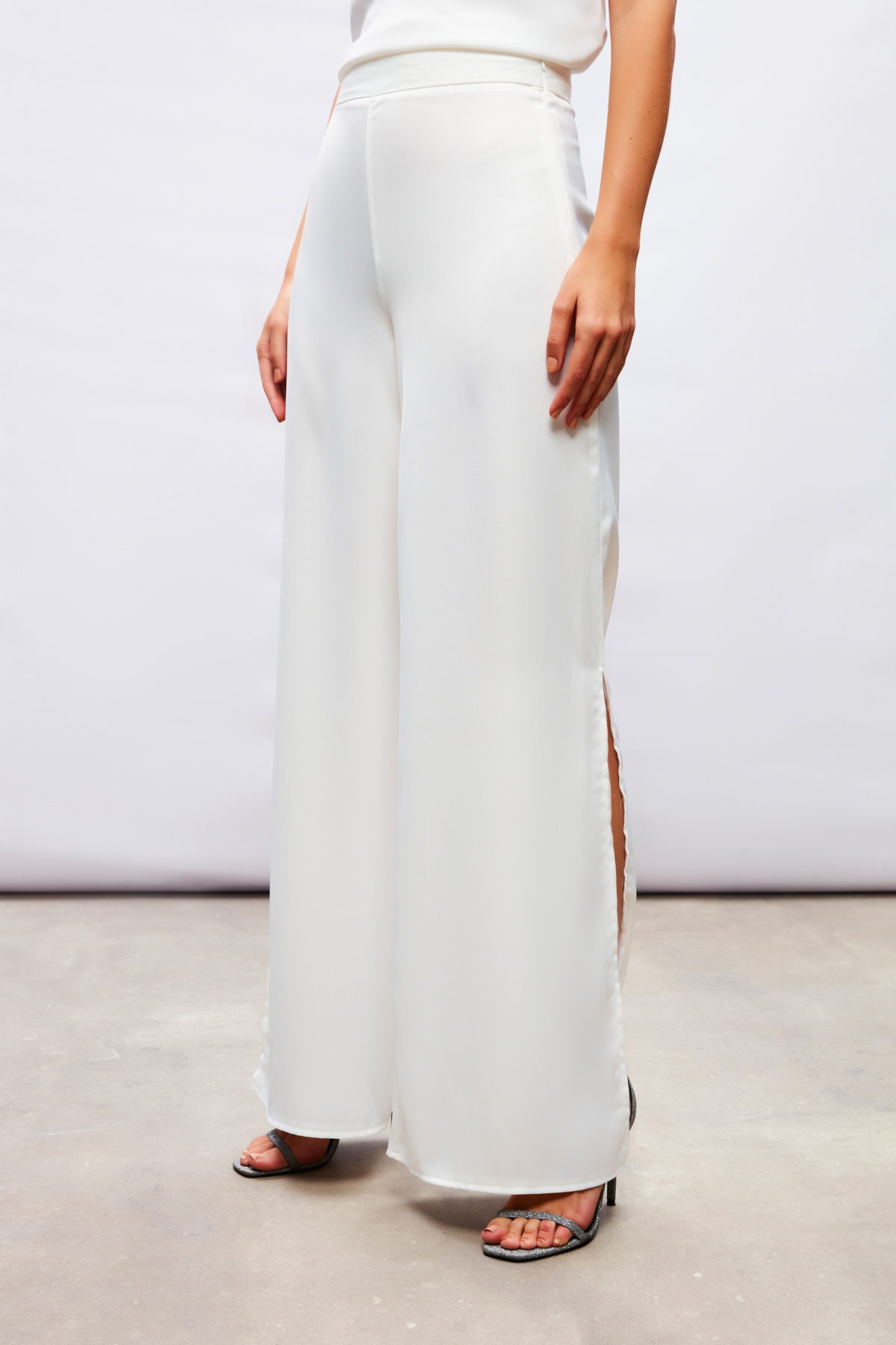 Yırtmaç Detaylı Saten Pantolon - EKRU