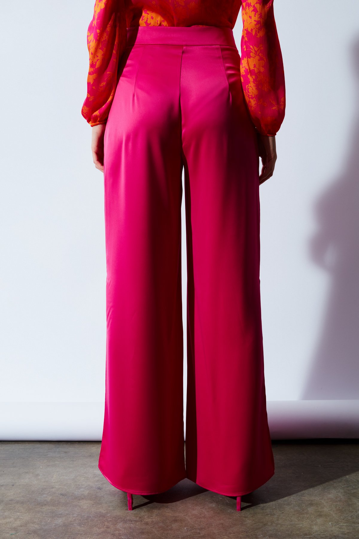 Yırtmaç Detaylı Saten Pantolon - FUŞYA