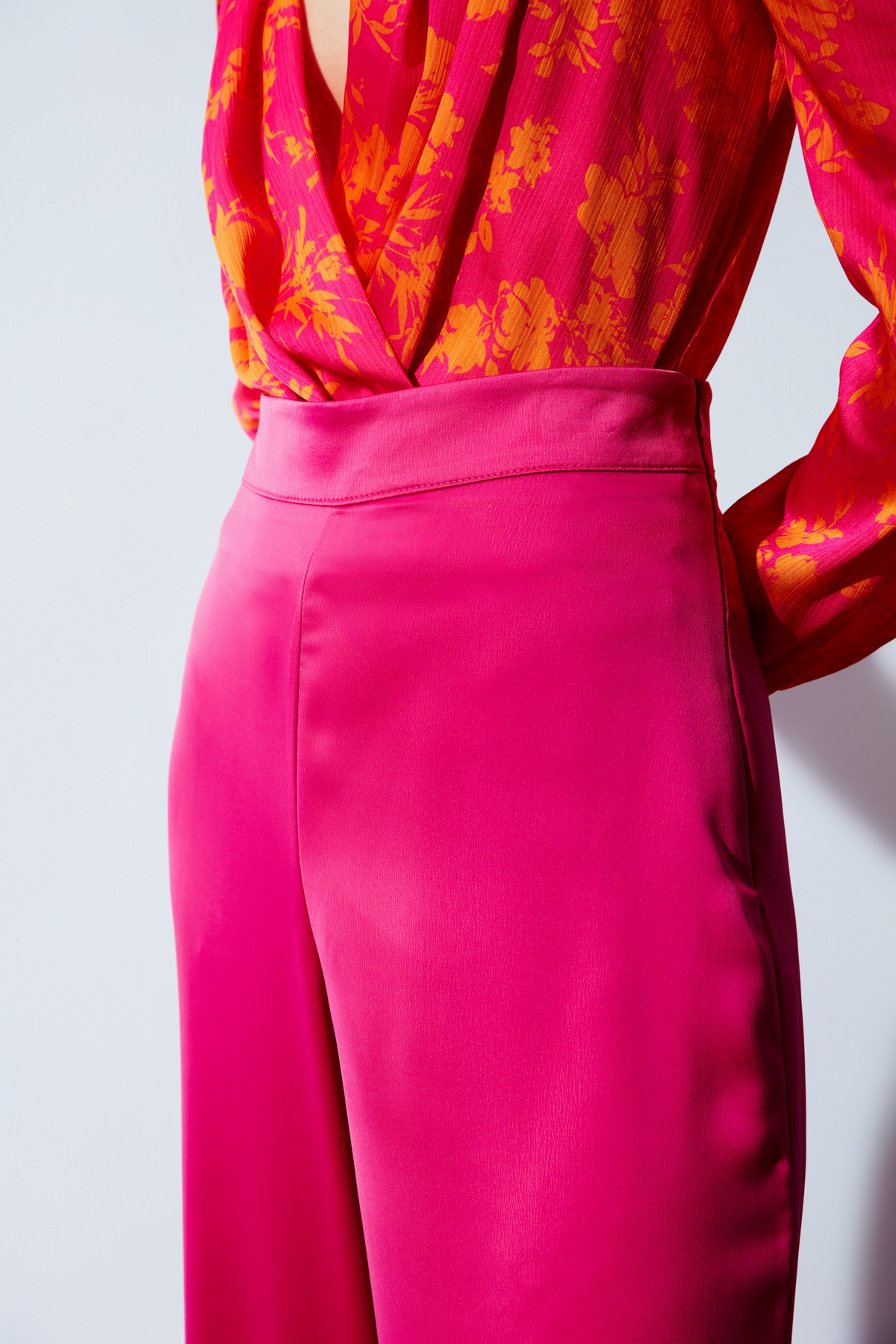 Yırtmaç Detaylı Saten Pantolon - FUŞYA
