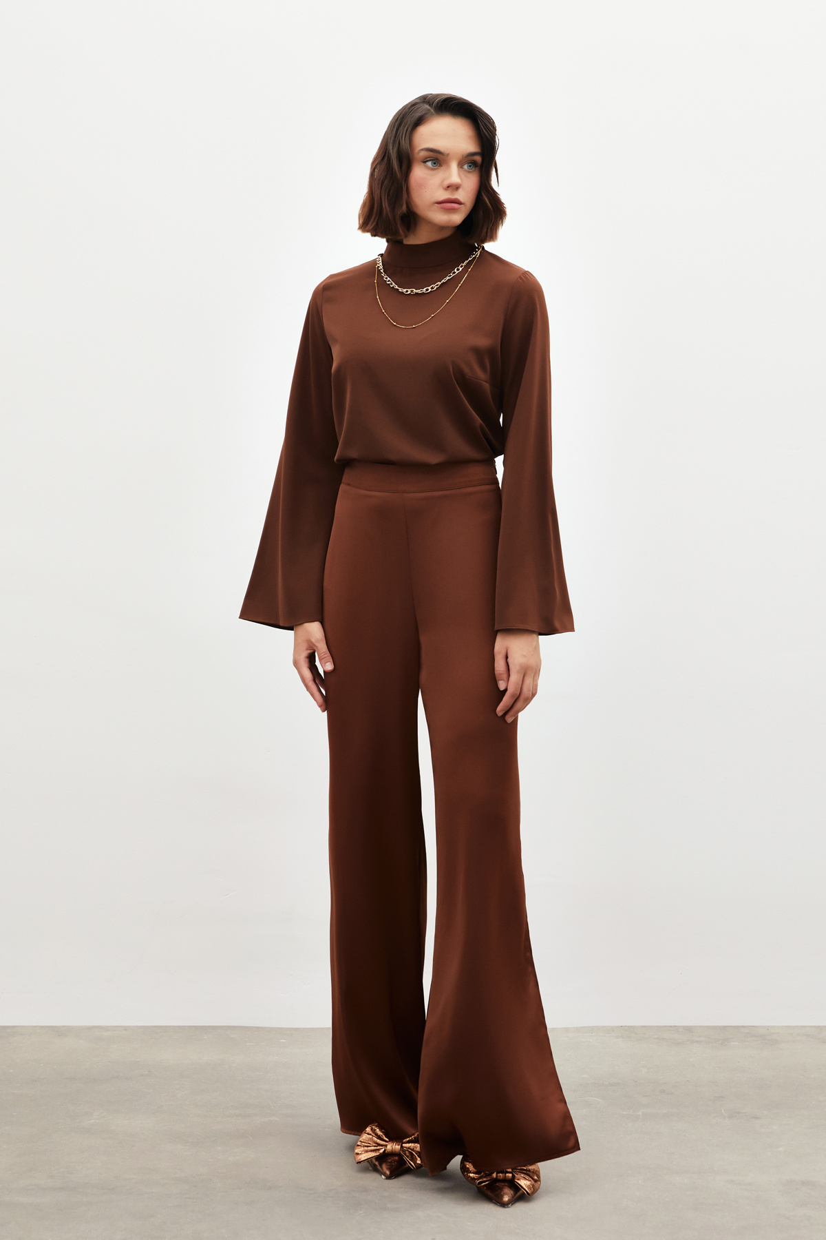 Yırtmaç Detaylı Saten Pantolon - KAHVE