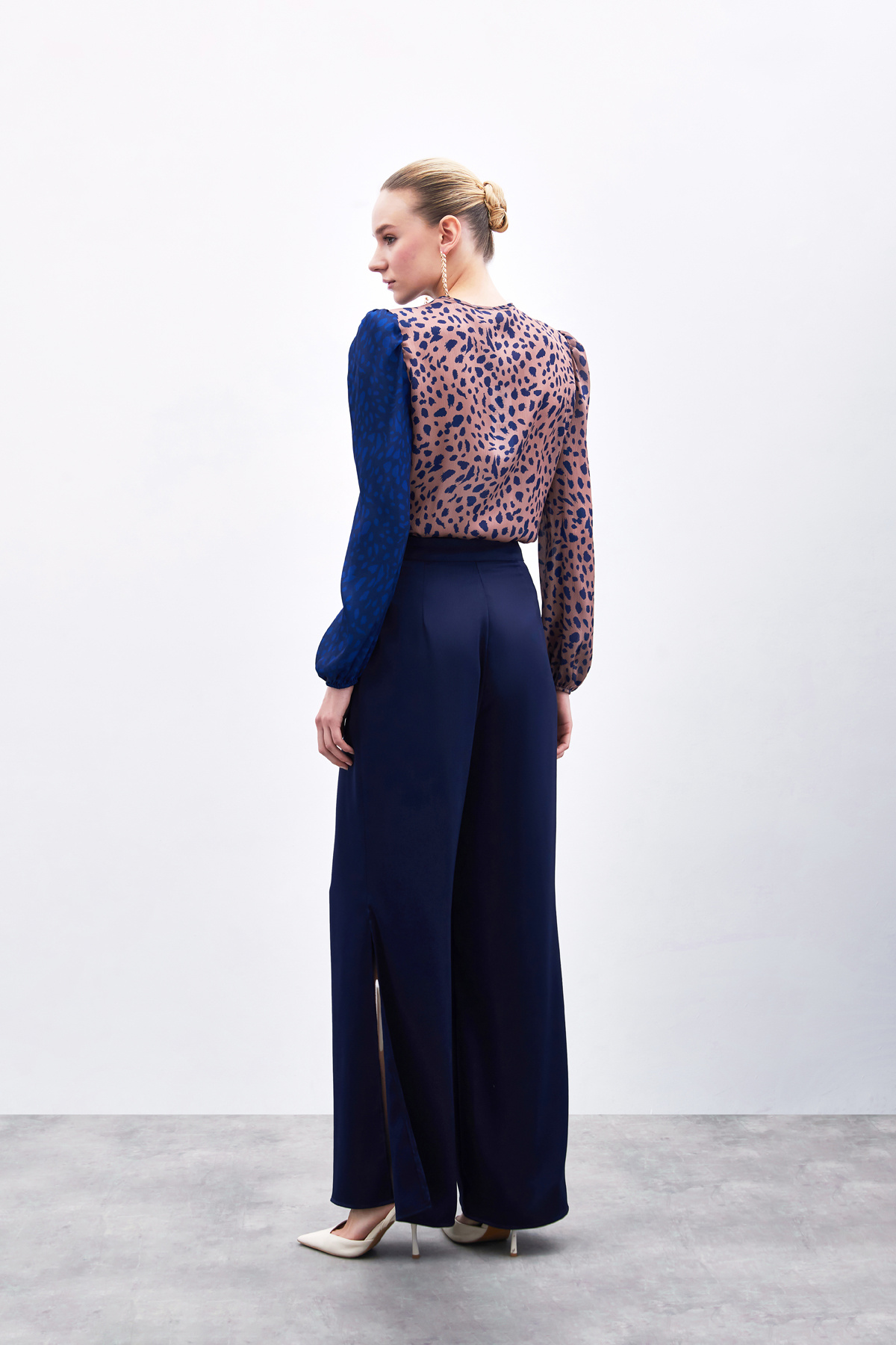 Yırtmaç Detaylı Saten Pantolon - Lacivert