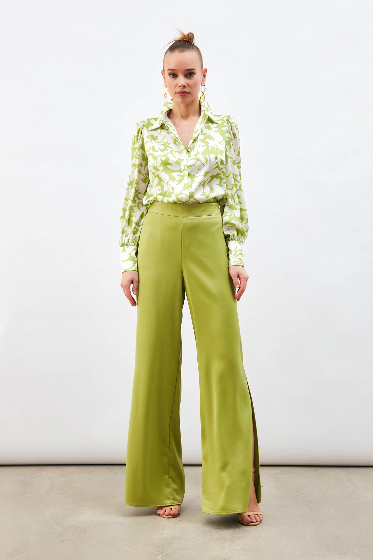 Yırtmaç Detaylı Saten Pantolon - YAĞ YEŞİLİ