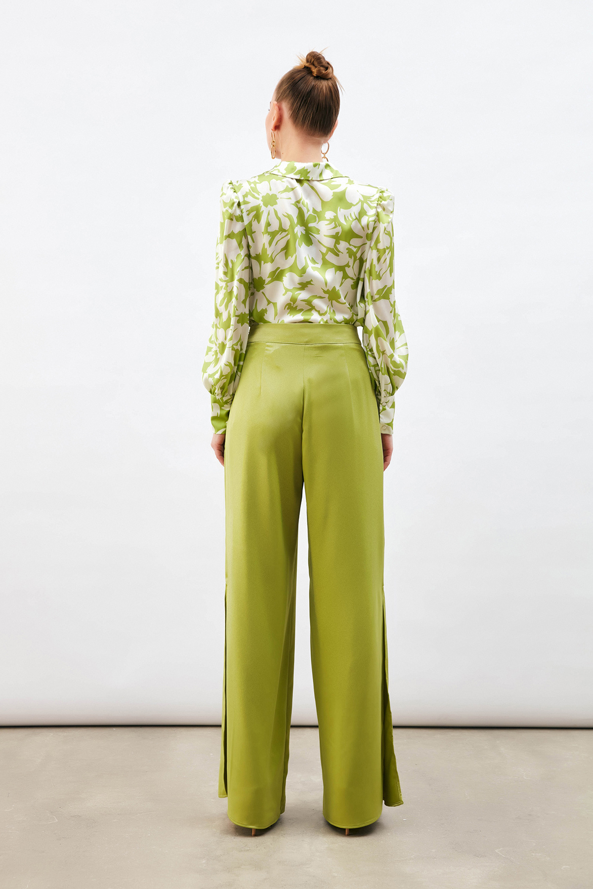 Yırtmaç Detaylı Saten Pantolon - YAĞ YEŞİLİ
