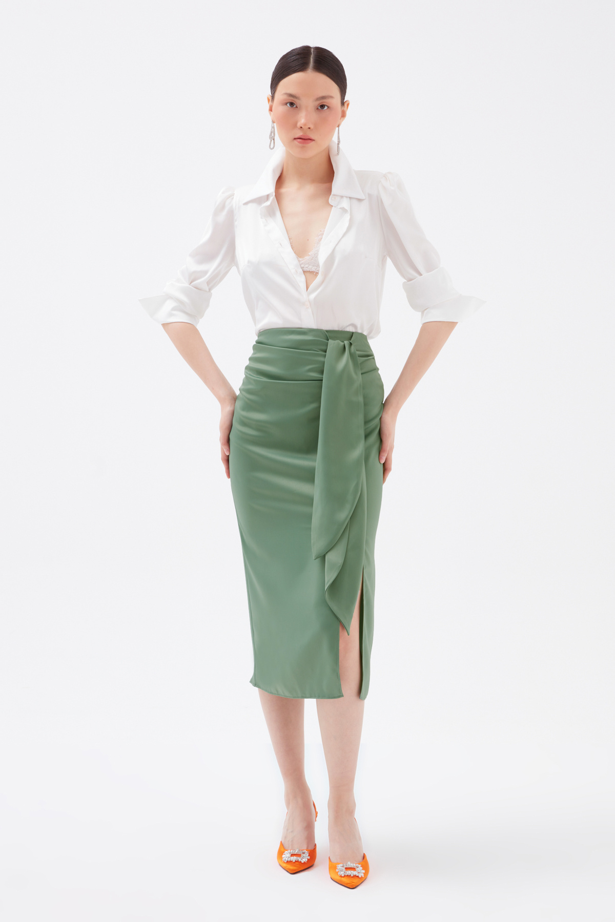 Yırtmaçlı saten etek - ÇAĞLA YEŞİLİ