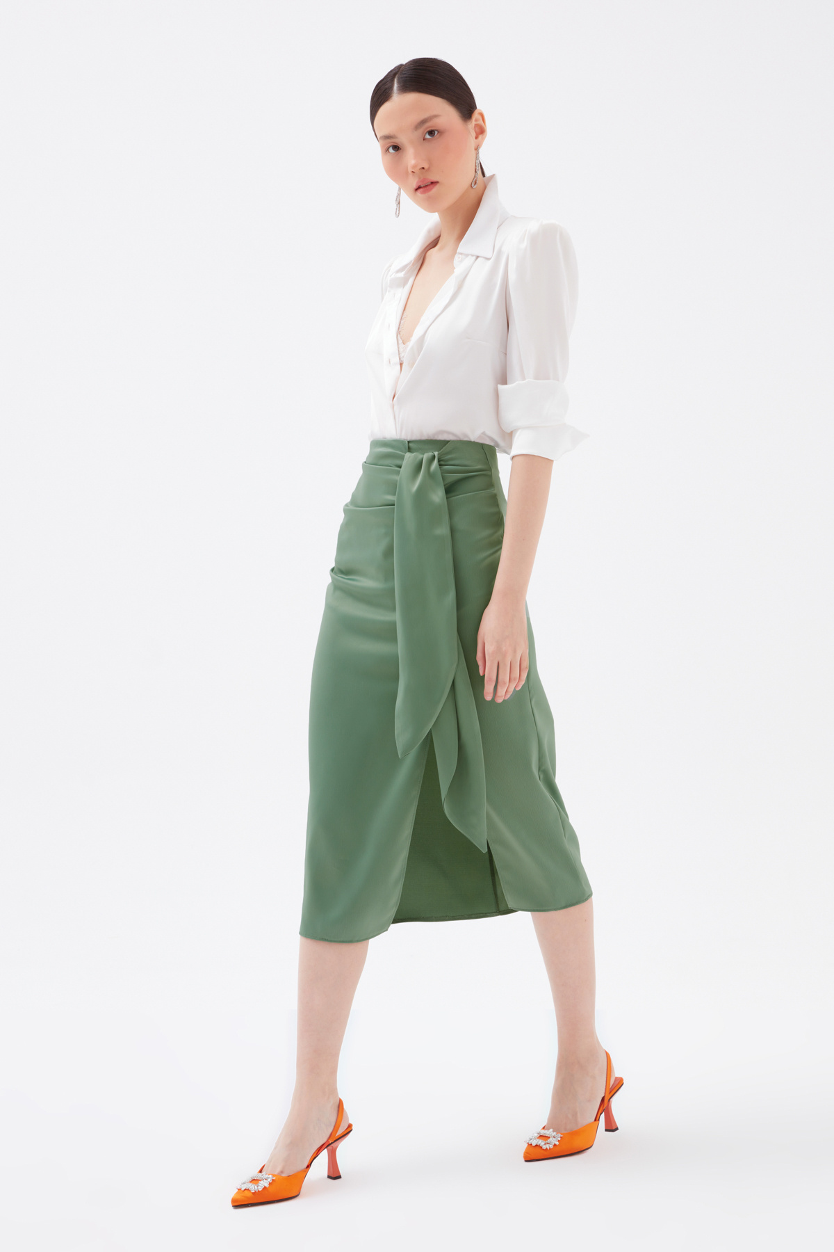 Yırtmaçlı saten etek - ÇAĞLA YEŞİLİ