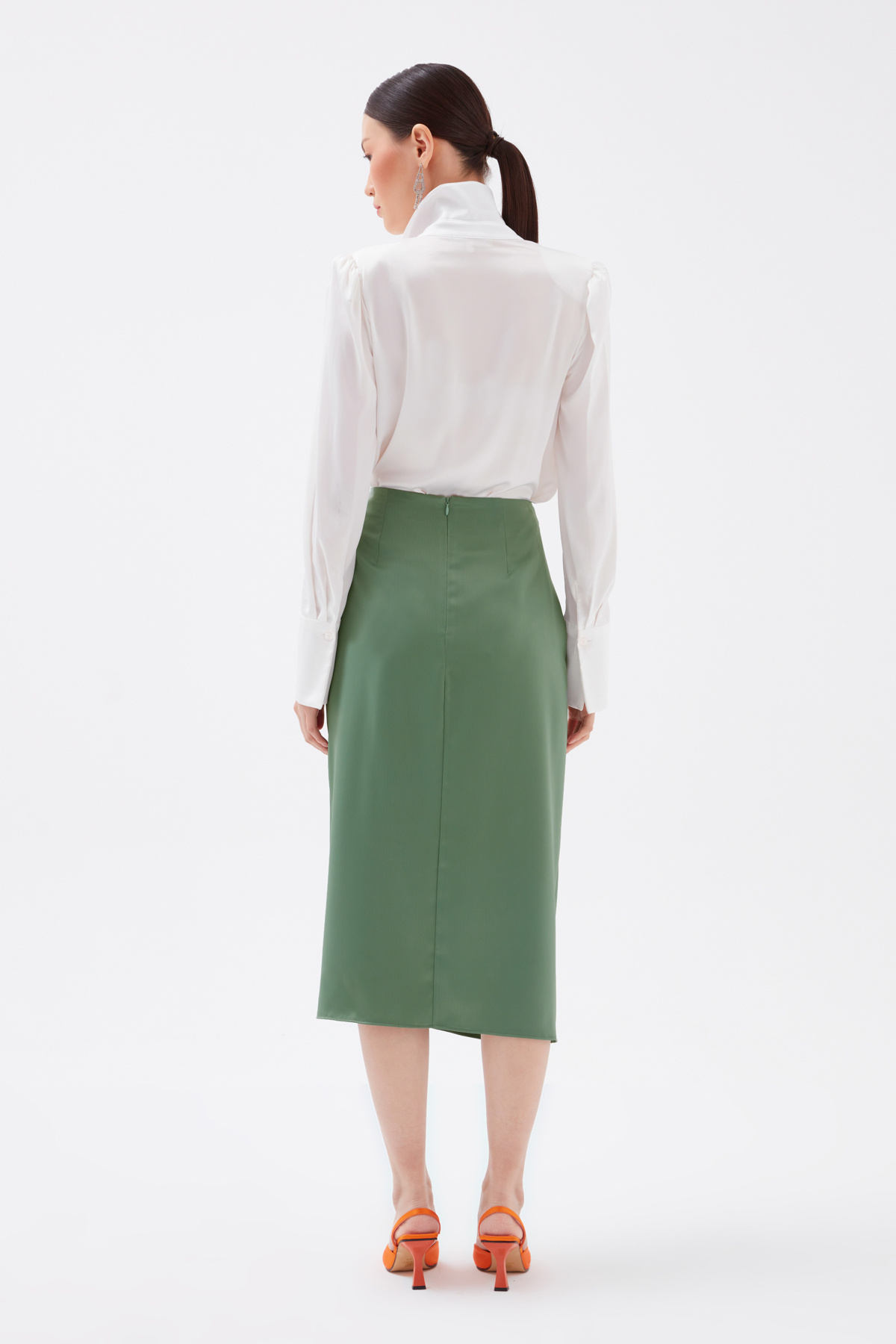 Yırtmaçlı saten etek - ÇAĞLA YEŞİLİ