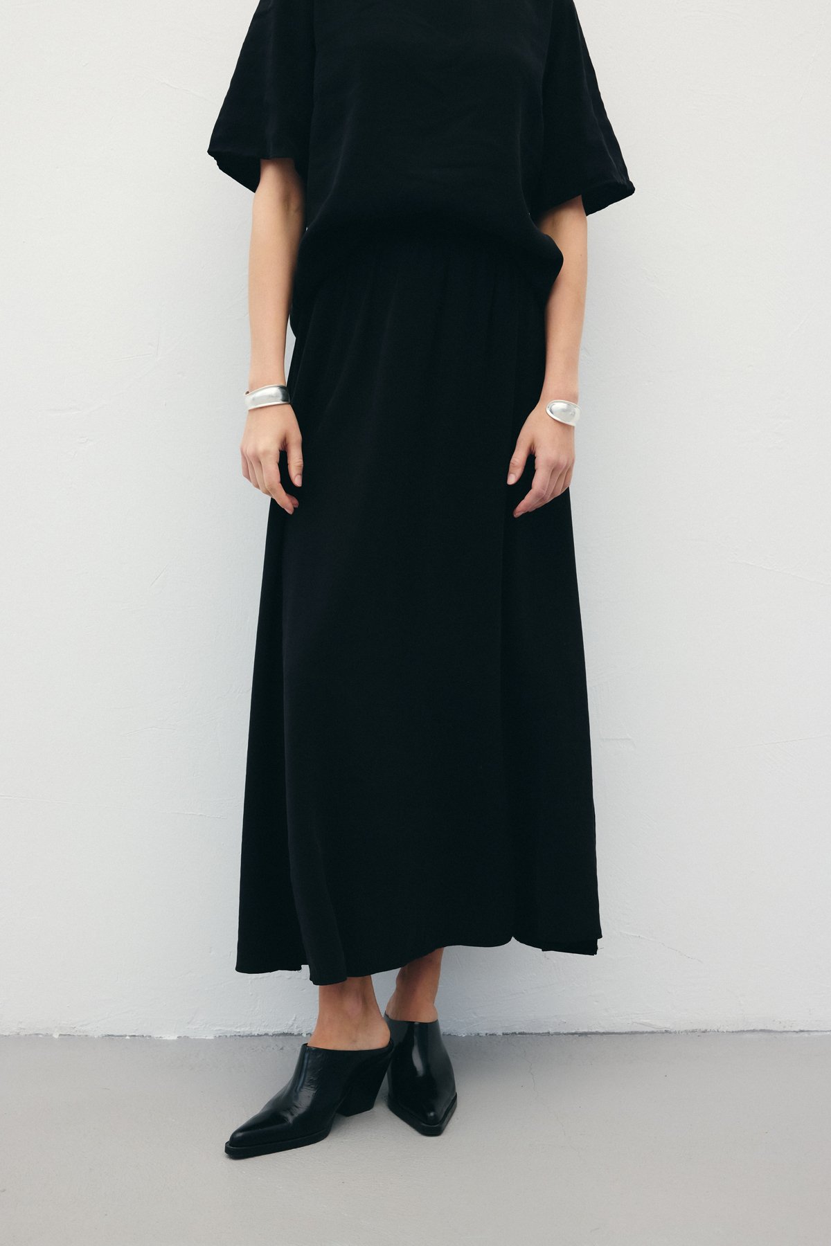 Yırtmaçlı Uzun Etek - Siyah