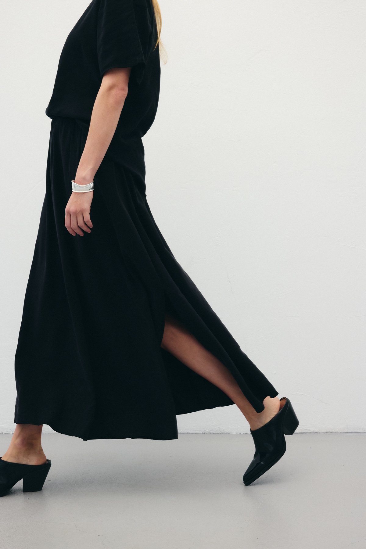 Yırtmaçlı Uzun Etek - Siyah