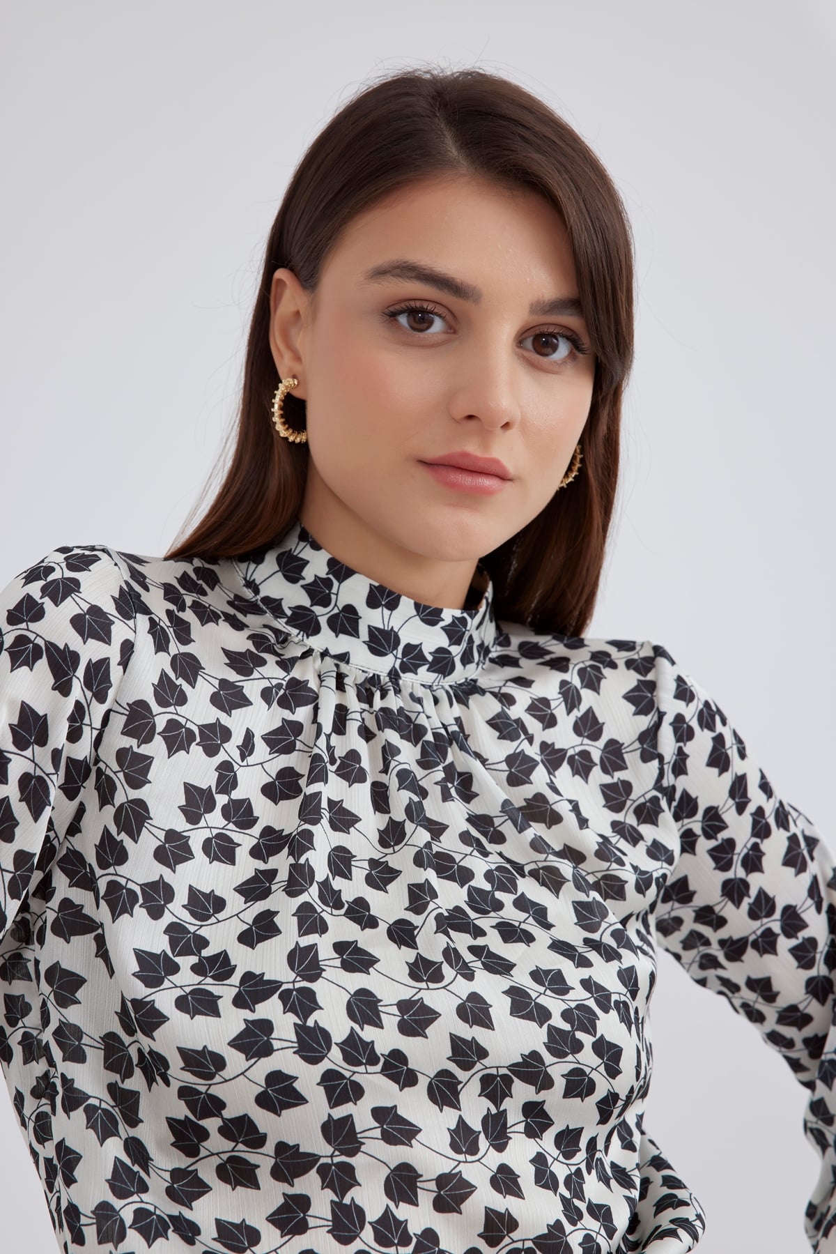 Yoryo saten desenli crop bluz - EKRU
