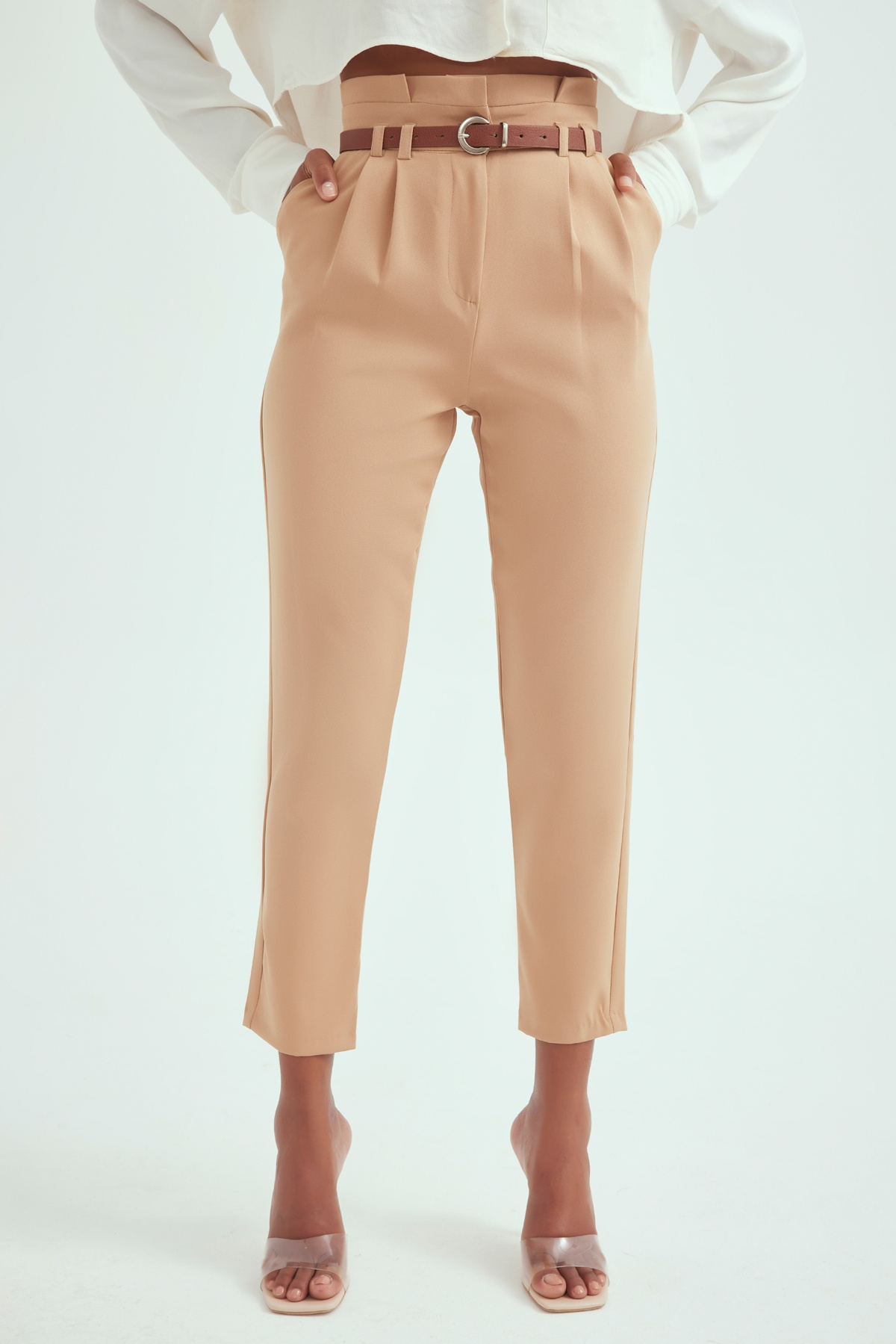 Yüksek bel pileli  kemerli pantolon - CAMEL