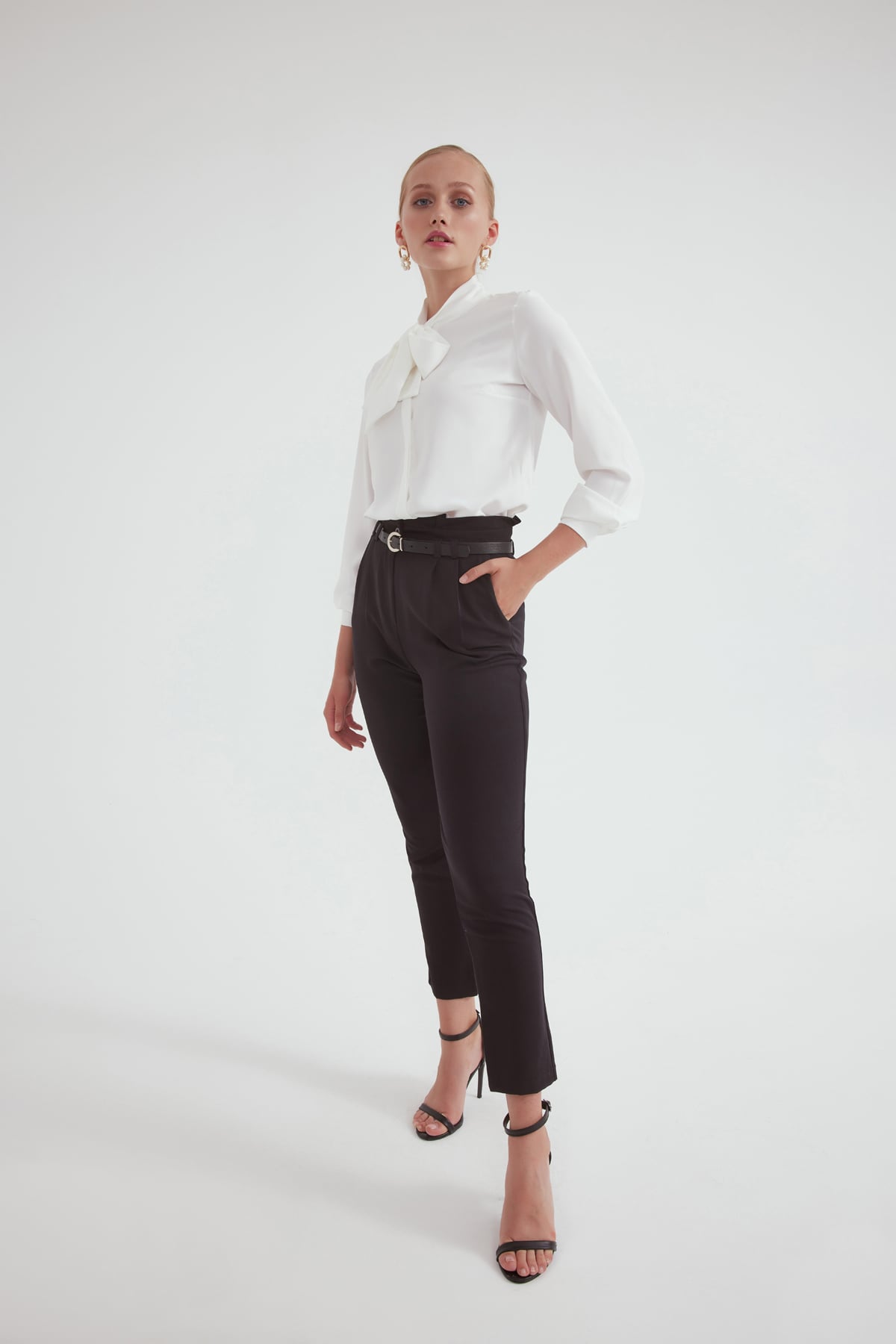 High waist pleated belted Trousers - BLACK