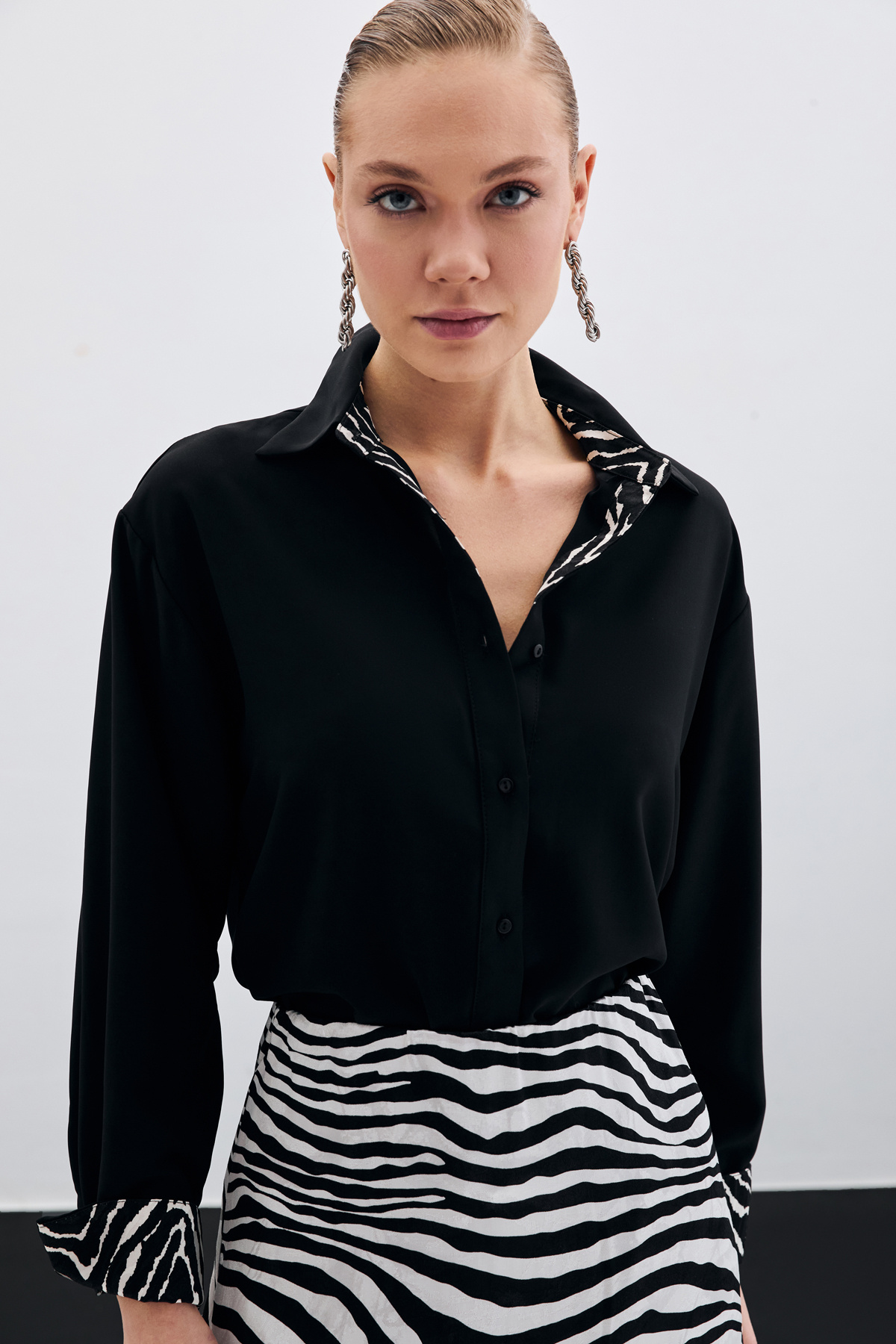 Zebra Desenli Klasik Gömlek - Siyah