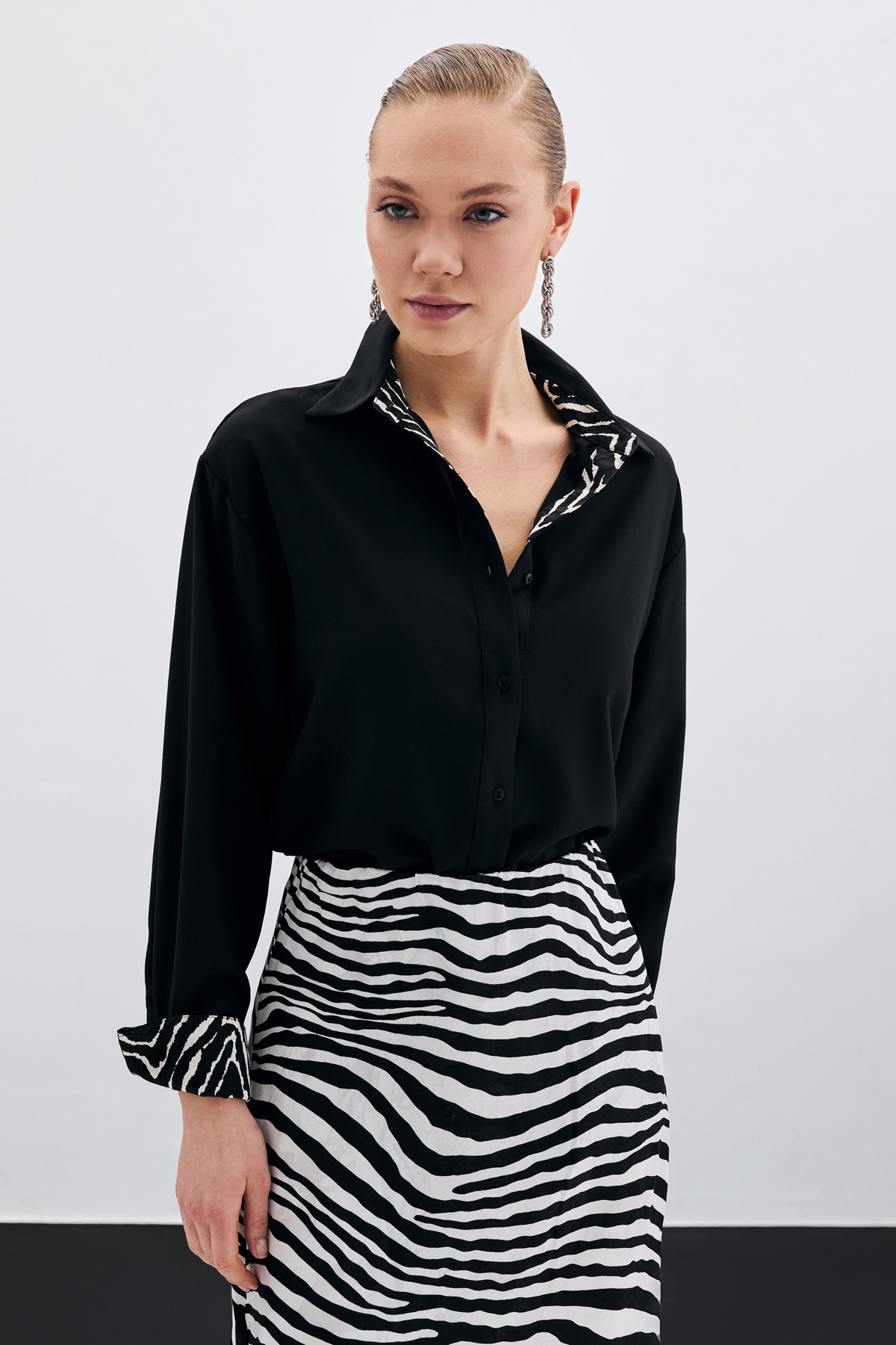 Zebra Desenli Klasik Gömlek - Siyah