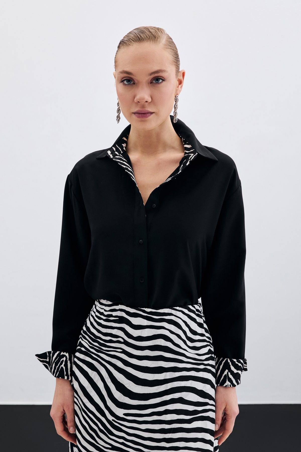 Zebra Desenli Klasik Gömlek - Siyah
