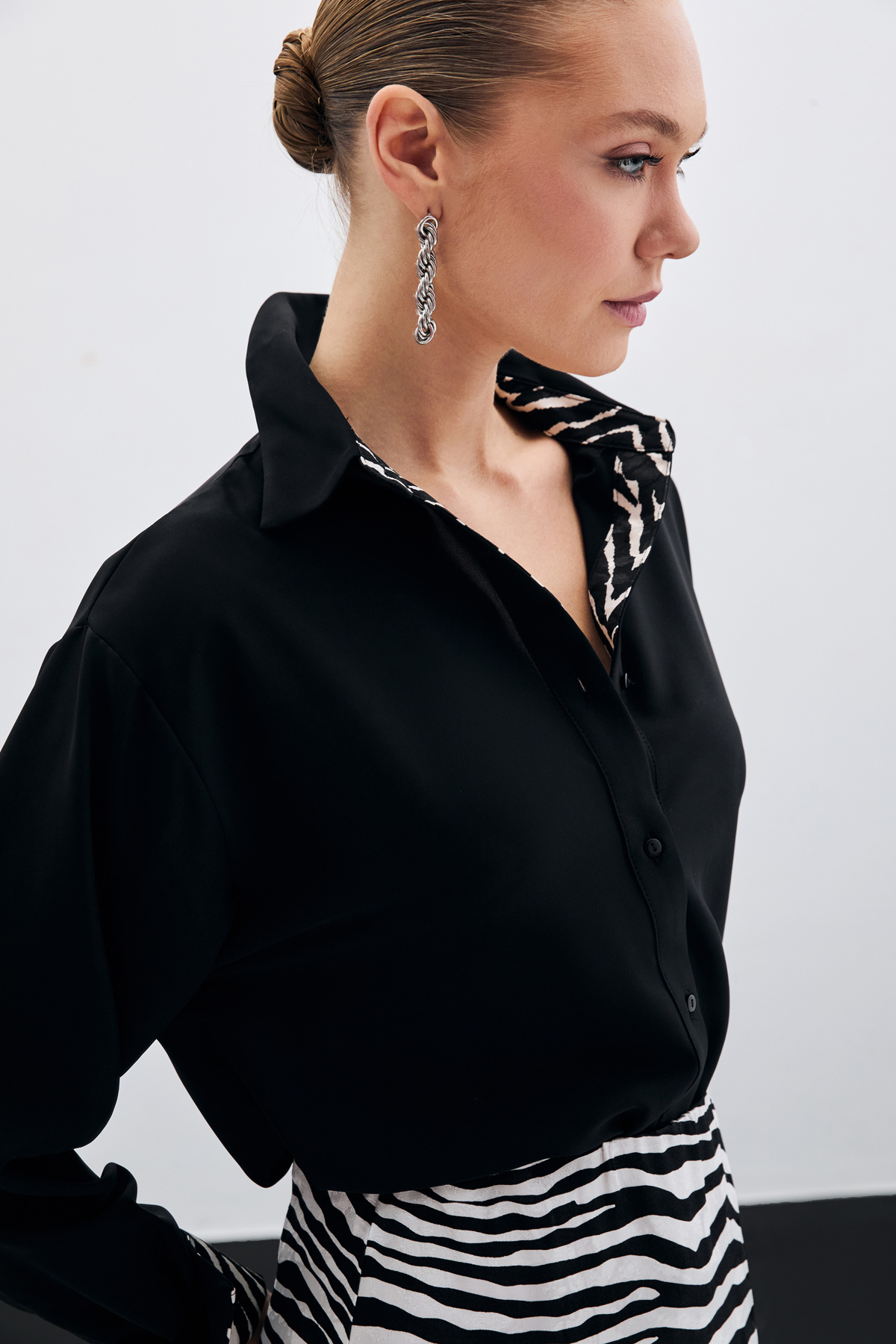 Zebra Desenli Klasik Gömlek - Siyah