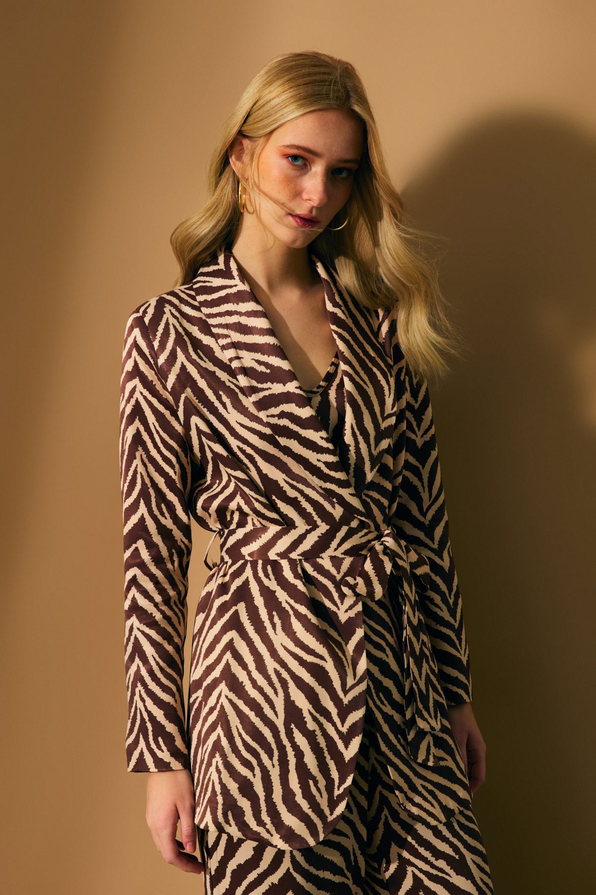 Zebra desenli kuşaklı ceket - KAHVE