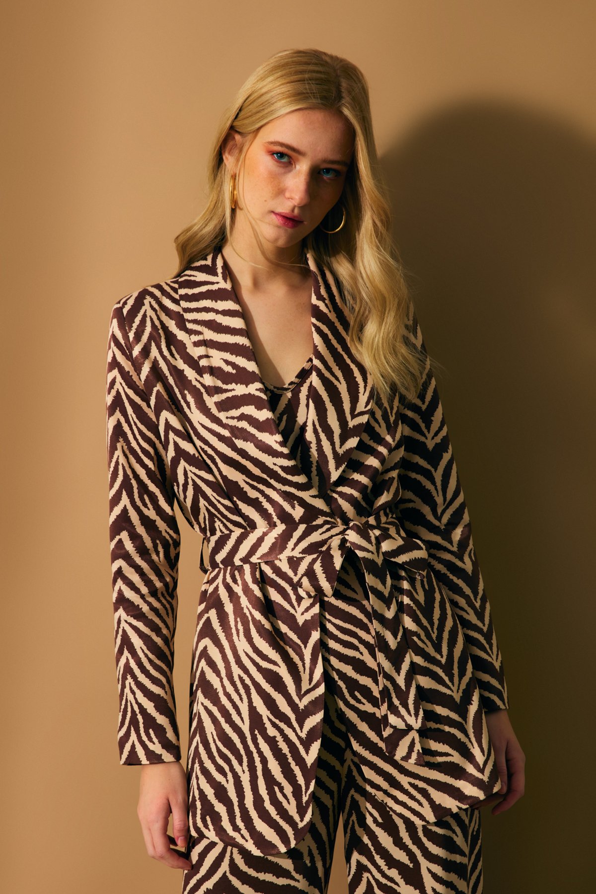 Zebra desenli kuşaklı ceket - KAHVE