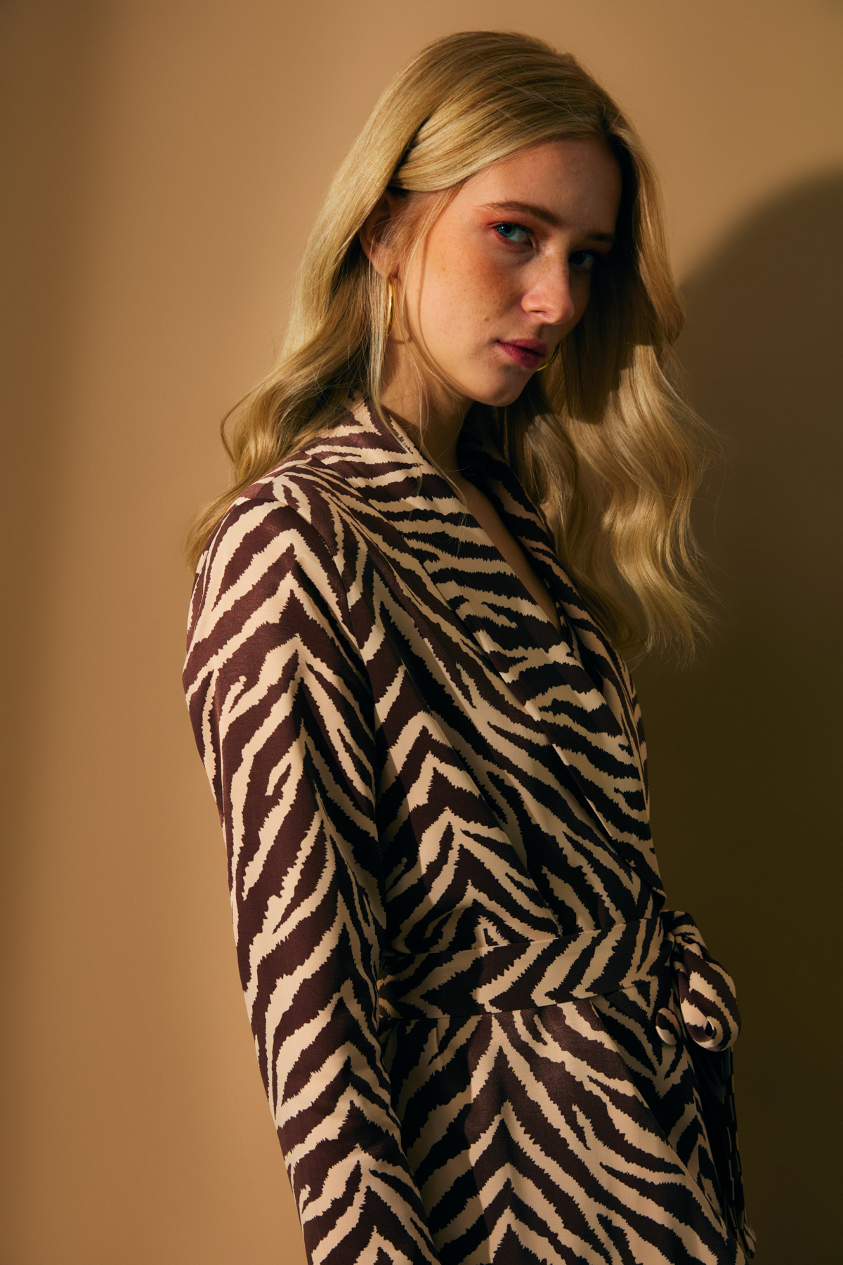 Zebra desenli kuşaklı ceket - KAHVE