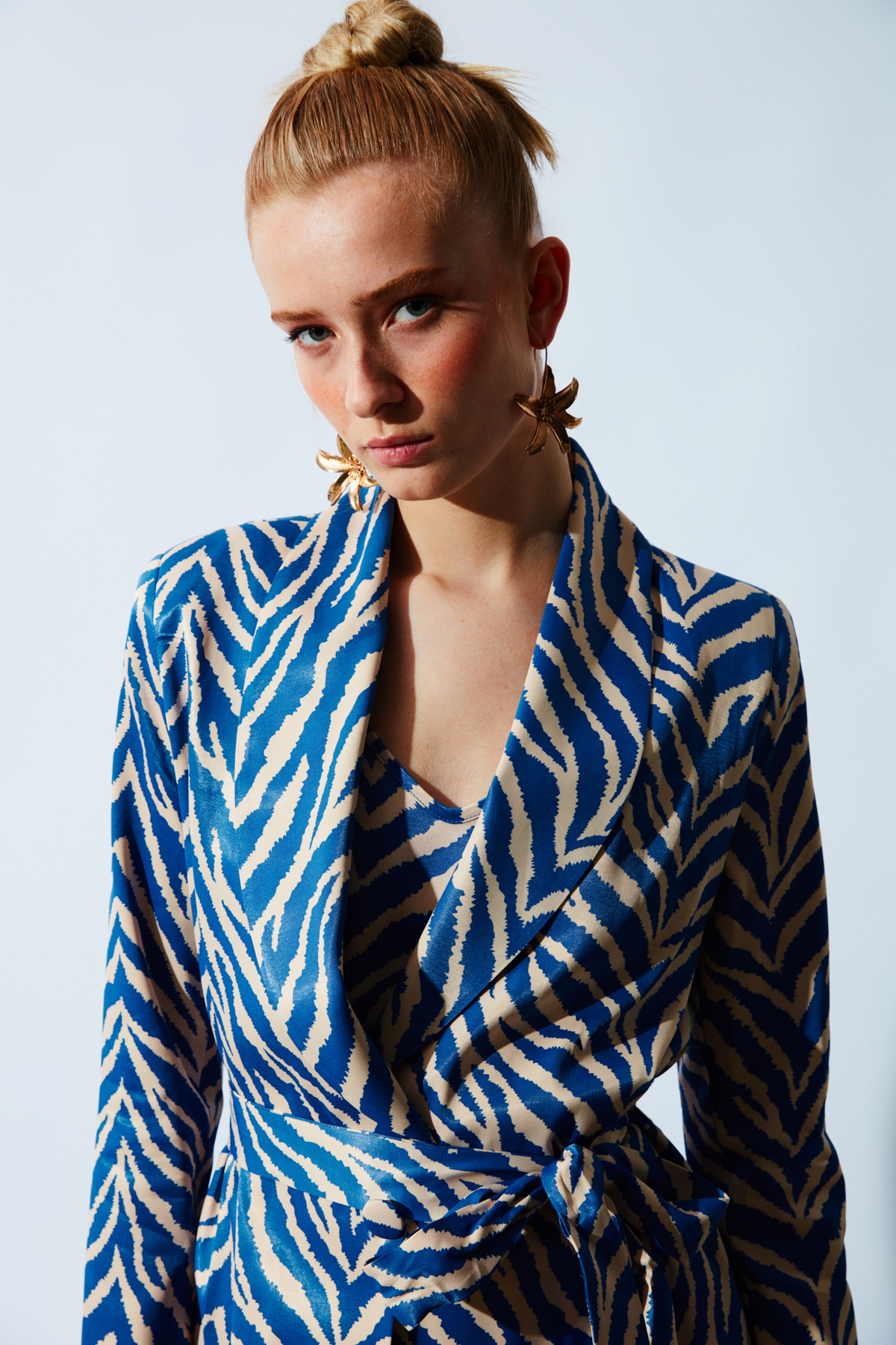 Zebra desenli kuşaklı ceket - MAVİ