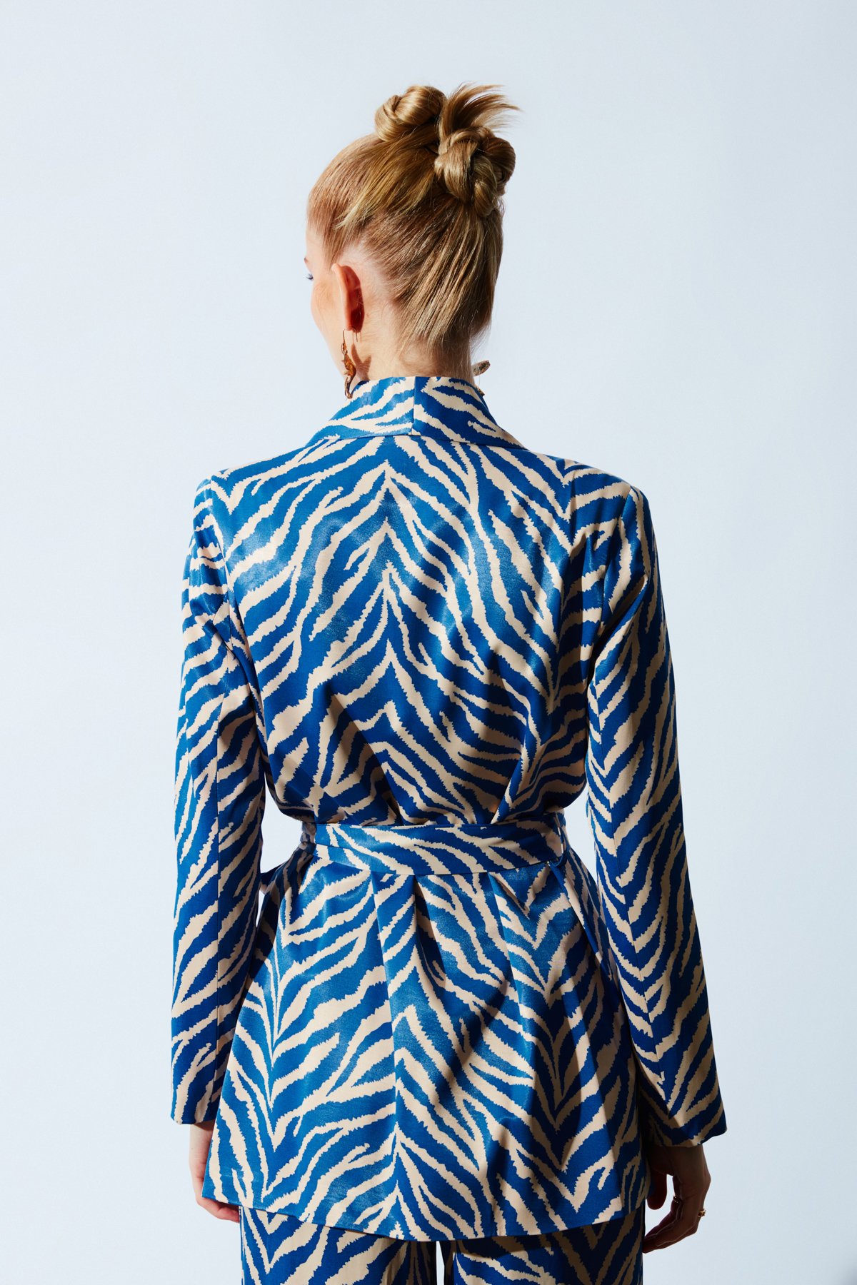 Zebra desenli kuşaklı ceket - MAVİ