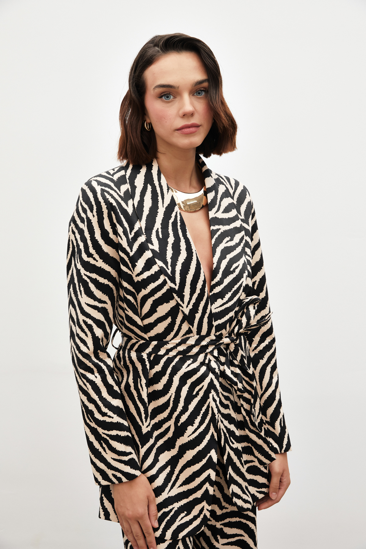 Zebra Desenli Kuşaklı Saten Ceket - SİYAH