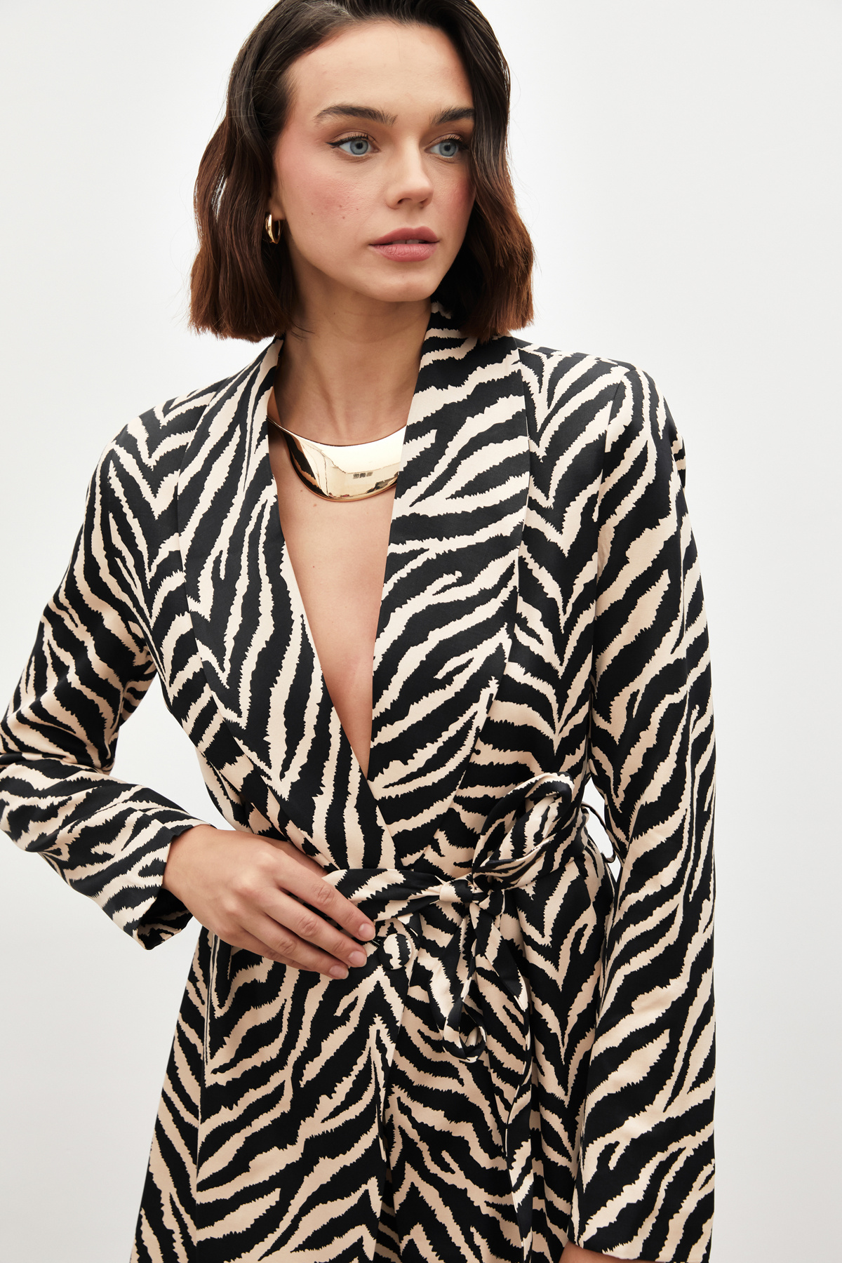 Zebra Desenli Kuşaklı Saten Ceket - SİYAH