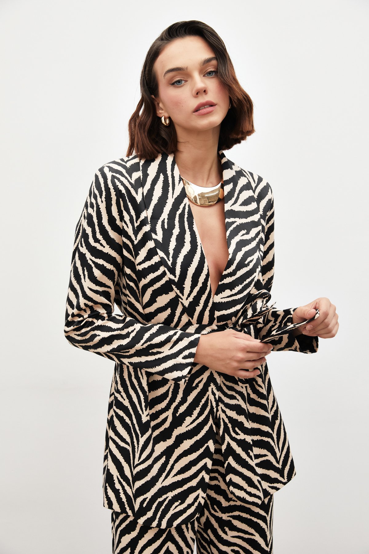 Zebra Desenli Kuşaklı Saten Ceket - SİYAH