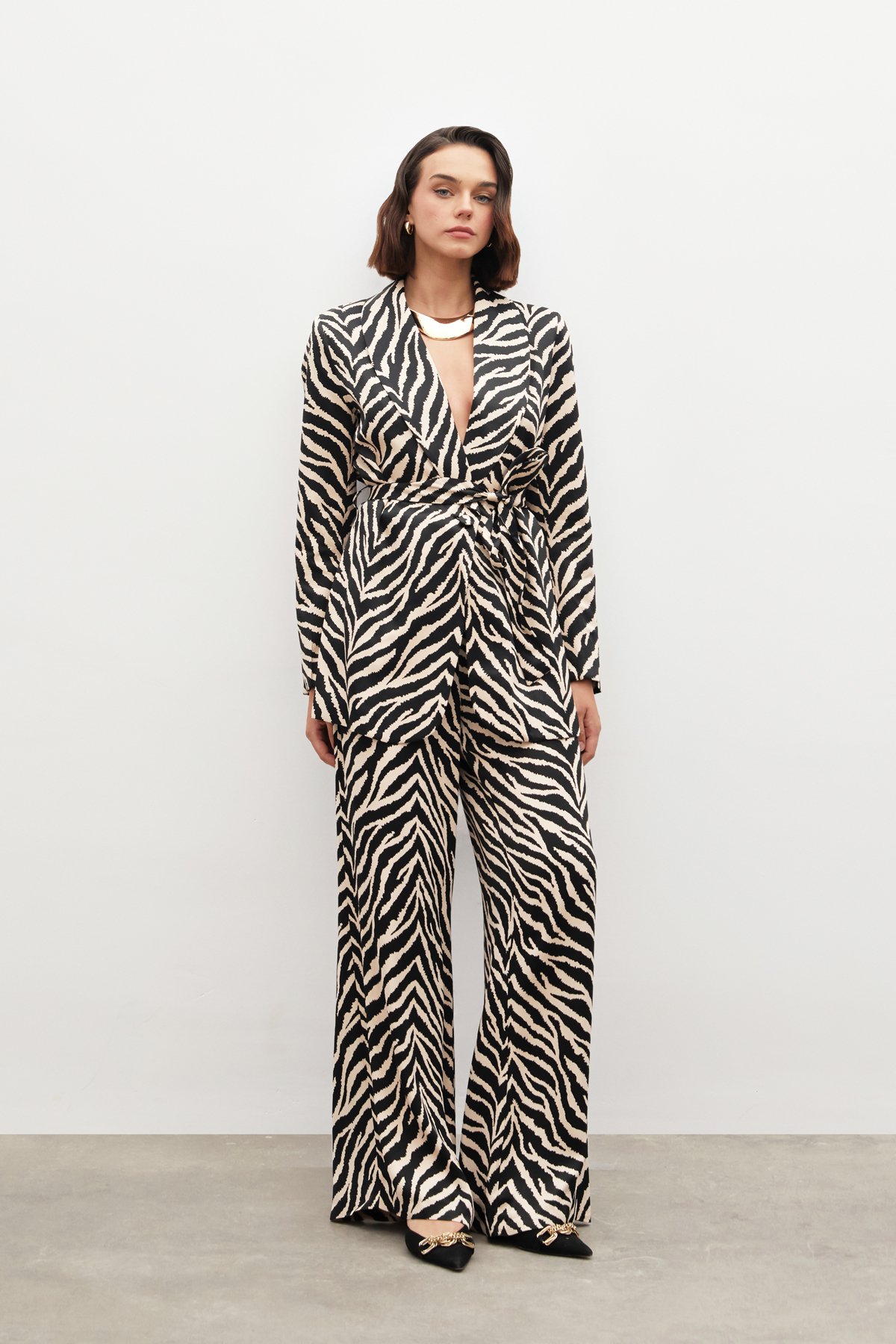 Zebra Desenli Kuşaklı Saten Ceket - SİYAH