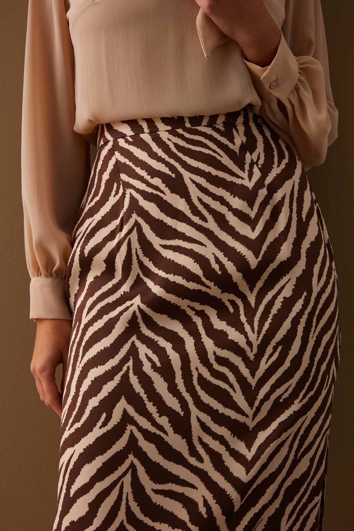 Zebra desenli saten etek - KAHVE