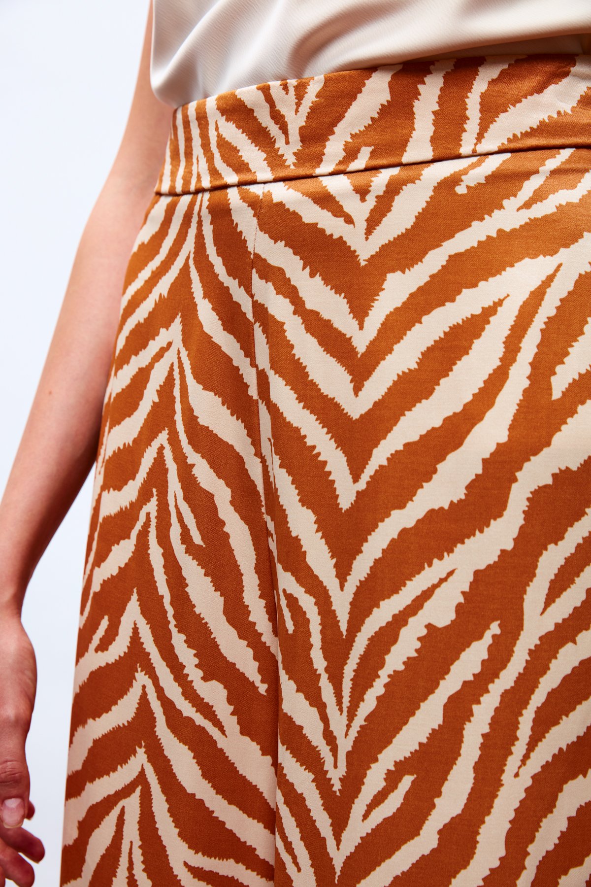 Zebra Desenli Saten Pantolon - CAMEL