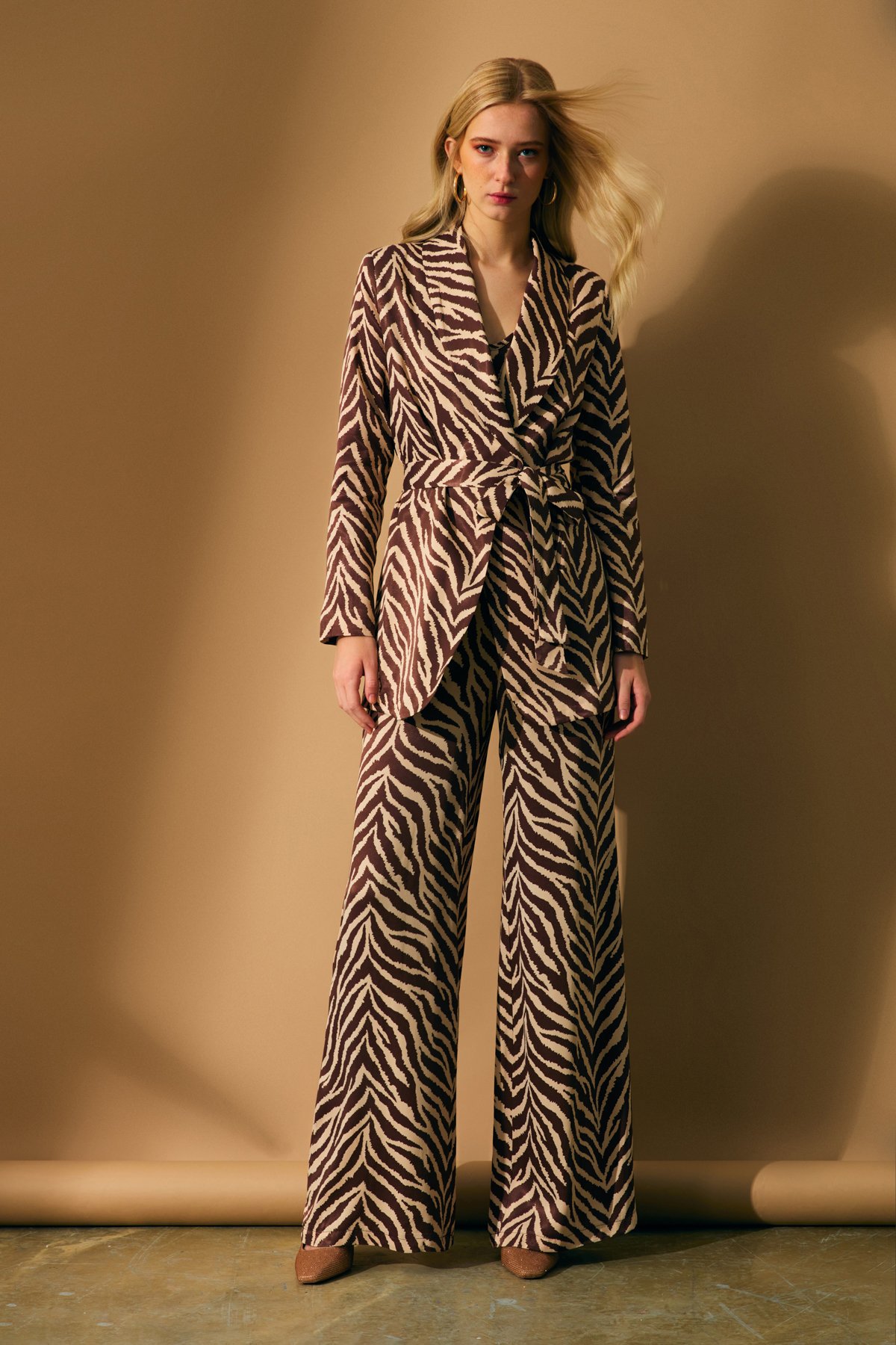 Zebra desenli saten pantolon - KAHVE