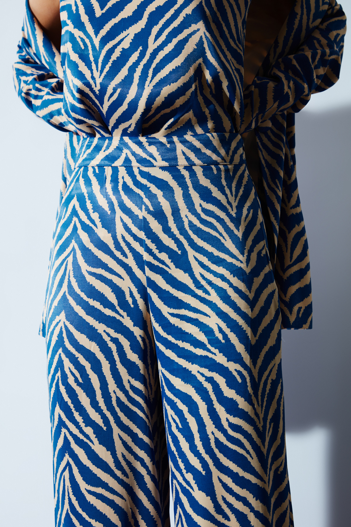 Zebra desenli saten pantolon - MAVİ