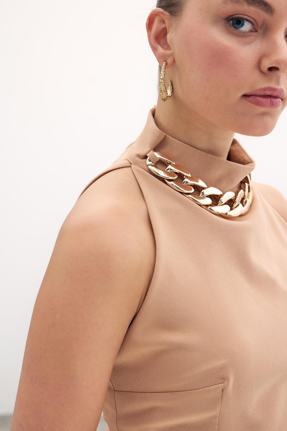 Zincir Aksesuarlı Crop Bluz - Camel