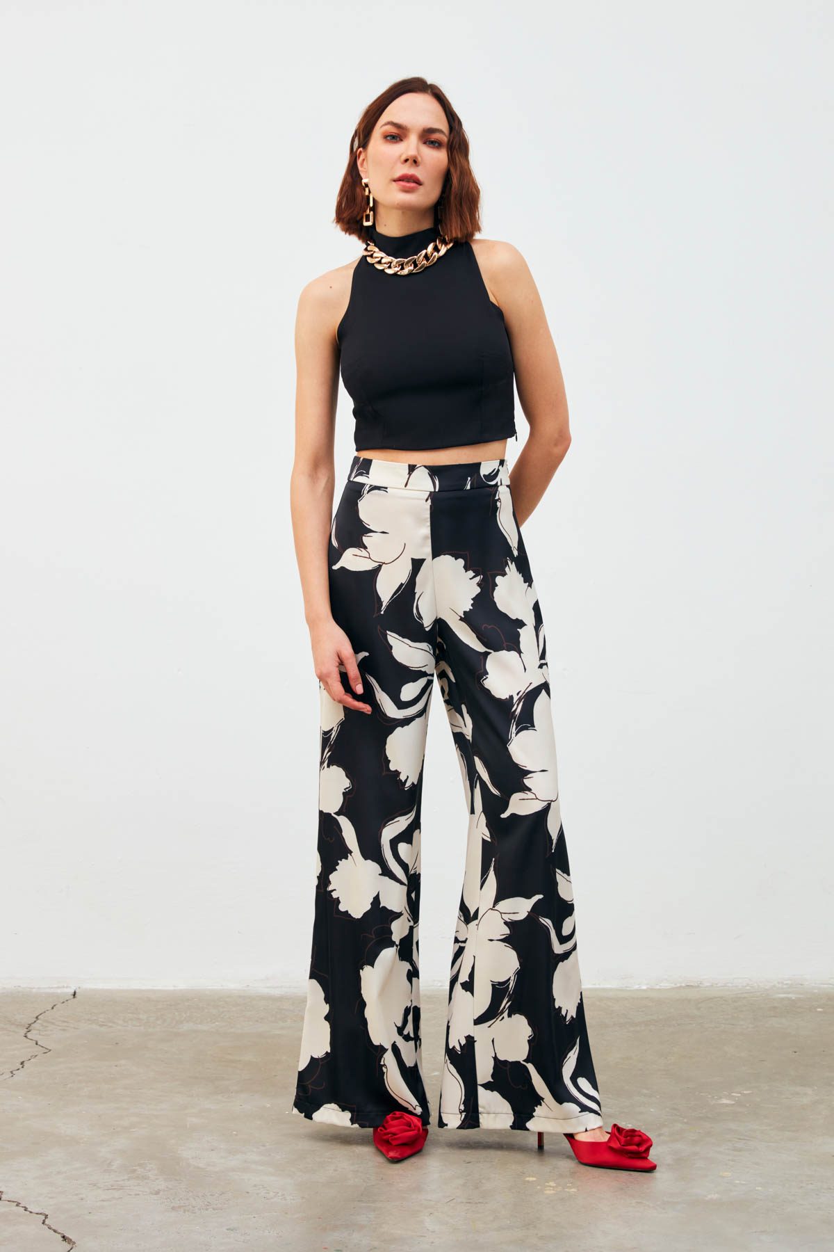 Zincir Aksesuarlı Crop Bluz - SİYAH