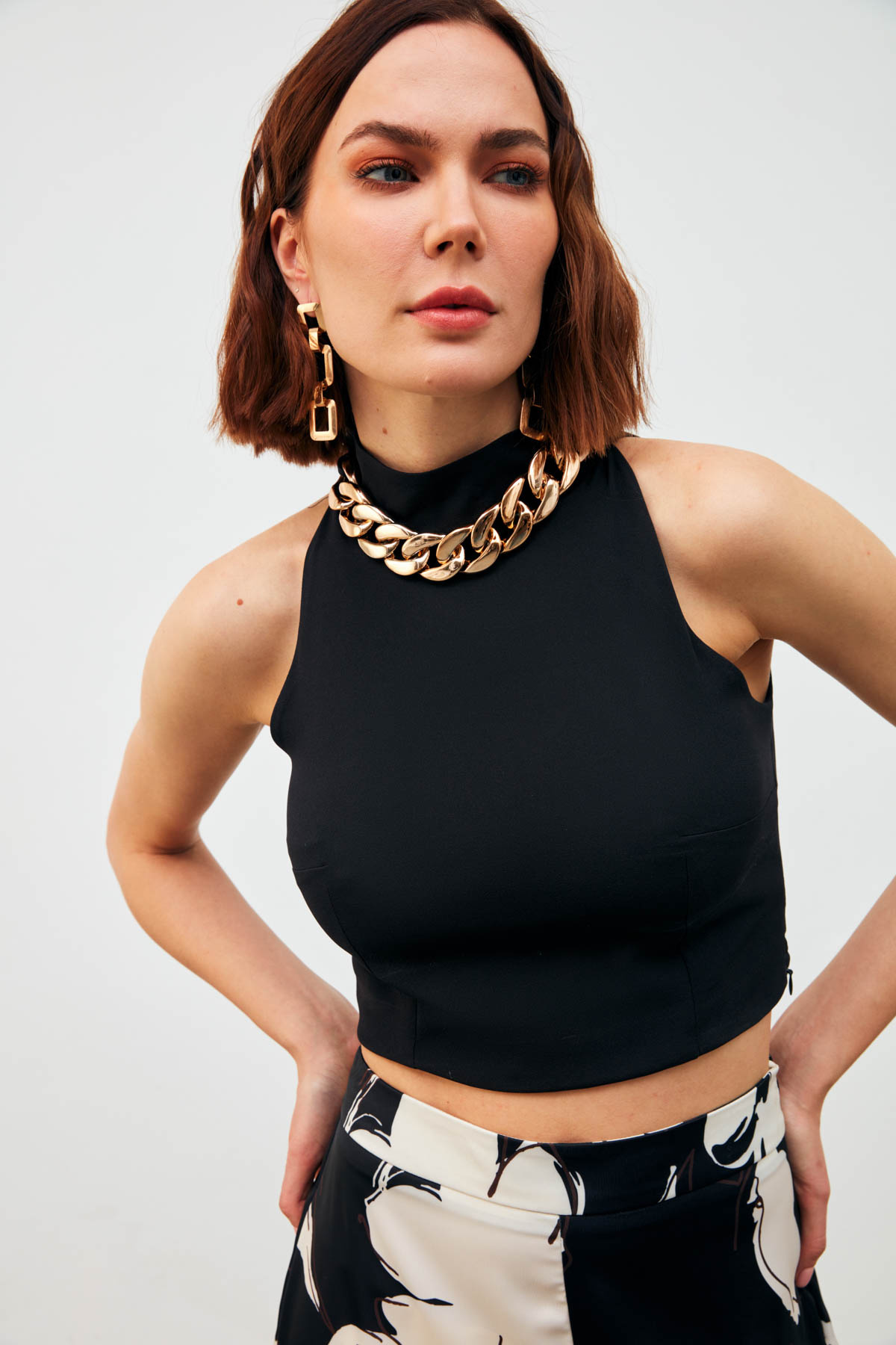 Zincir Aksesuarlı Crop Bluz - SİYAH