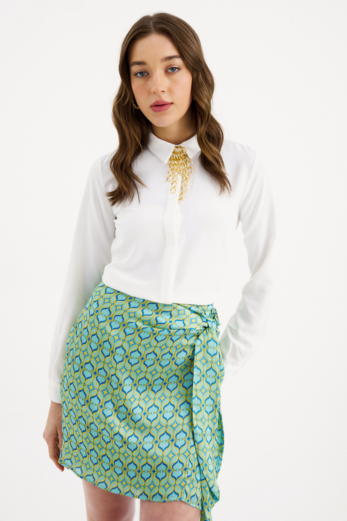 Zincir aksesuarlı düz gömlek - EKRU