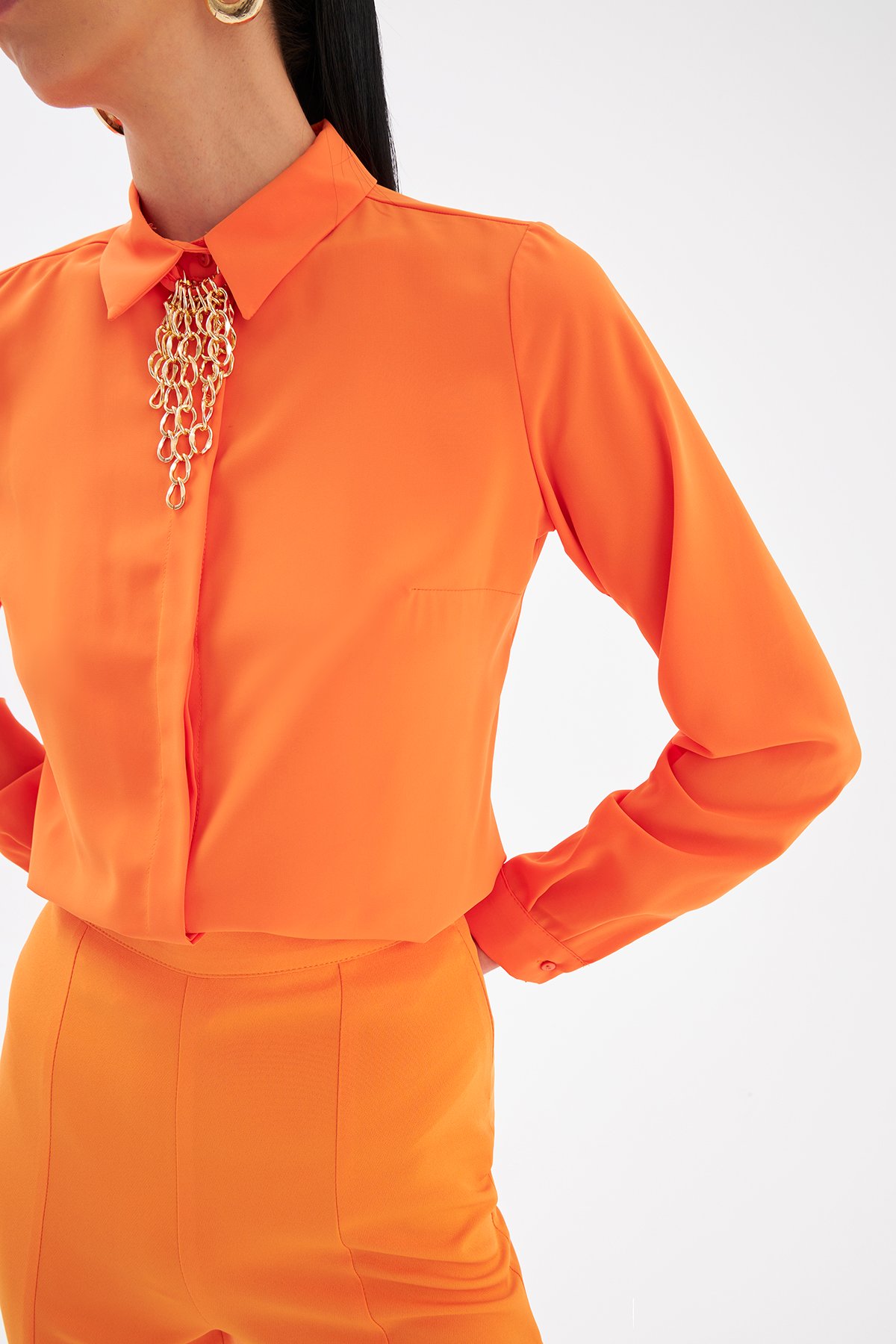 Zincir aksesuarlı düz gömlek - ORANJ