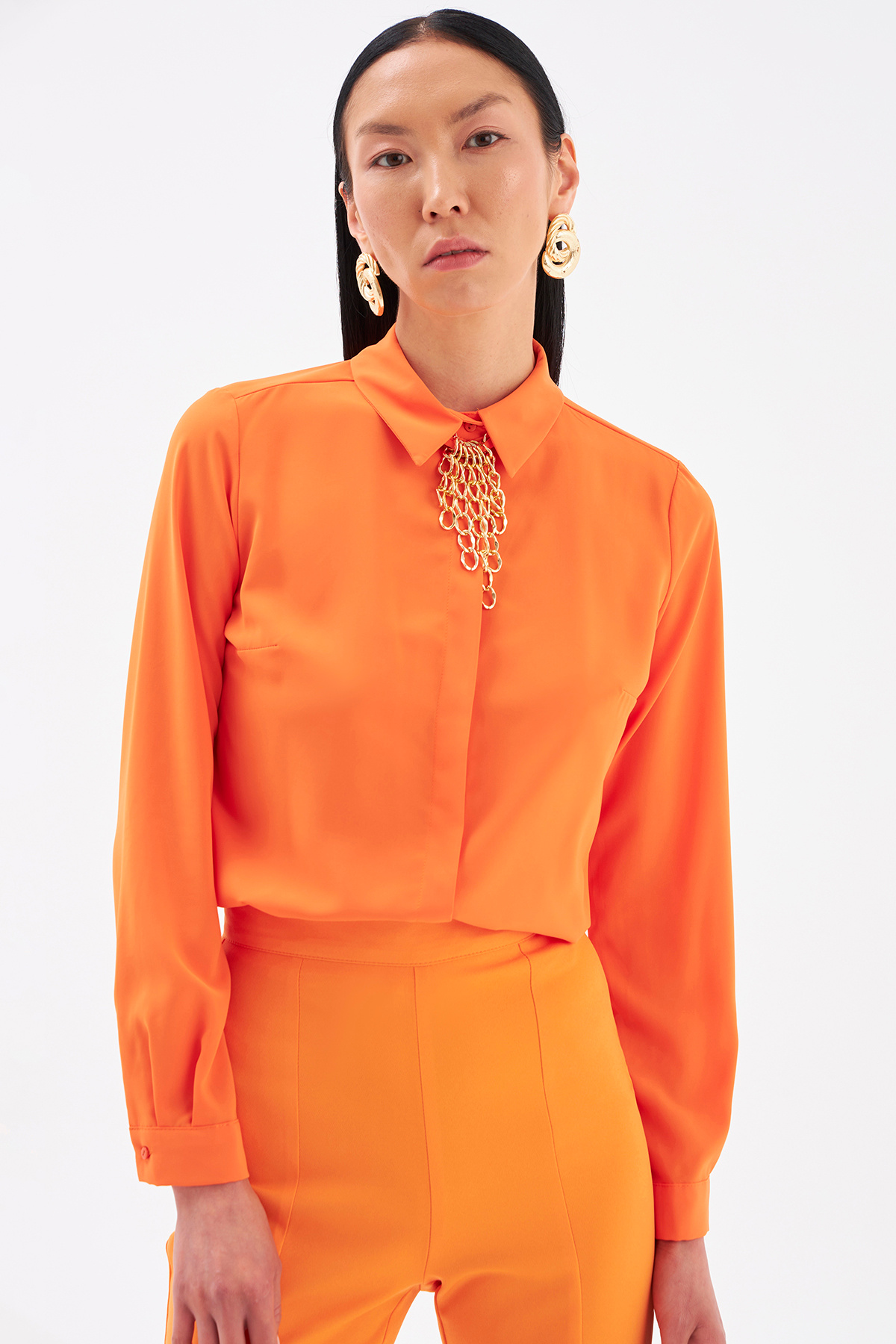 Zincir aksesuarlı düz gömlek - ORANJ