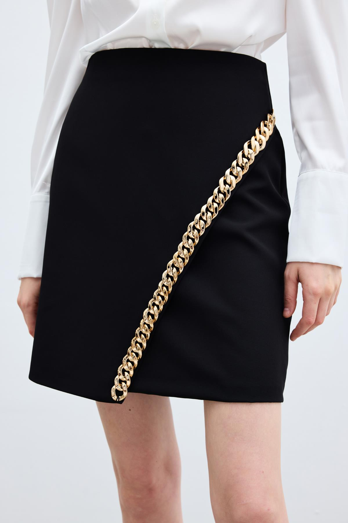 Zincir Aksesuarlı Mini Etek - Siyah