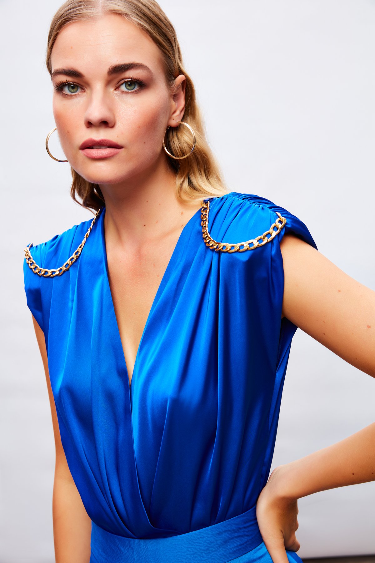 Zincir Aksesuarlı Saten Bodysuit Bluz - SAX MAVİ
