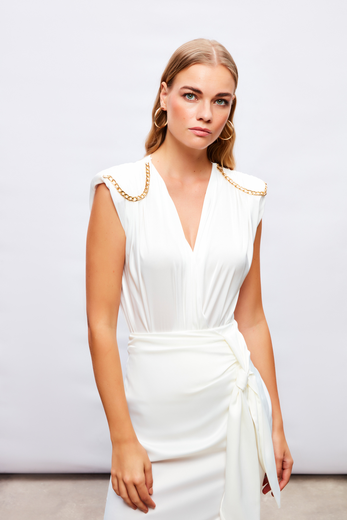 Zincir Aksesuarlı Saten Bodysuit Bluz - EKRU